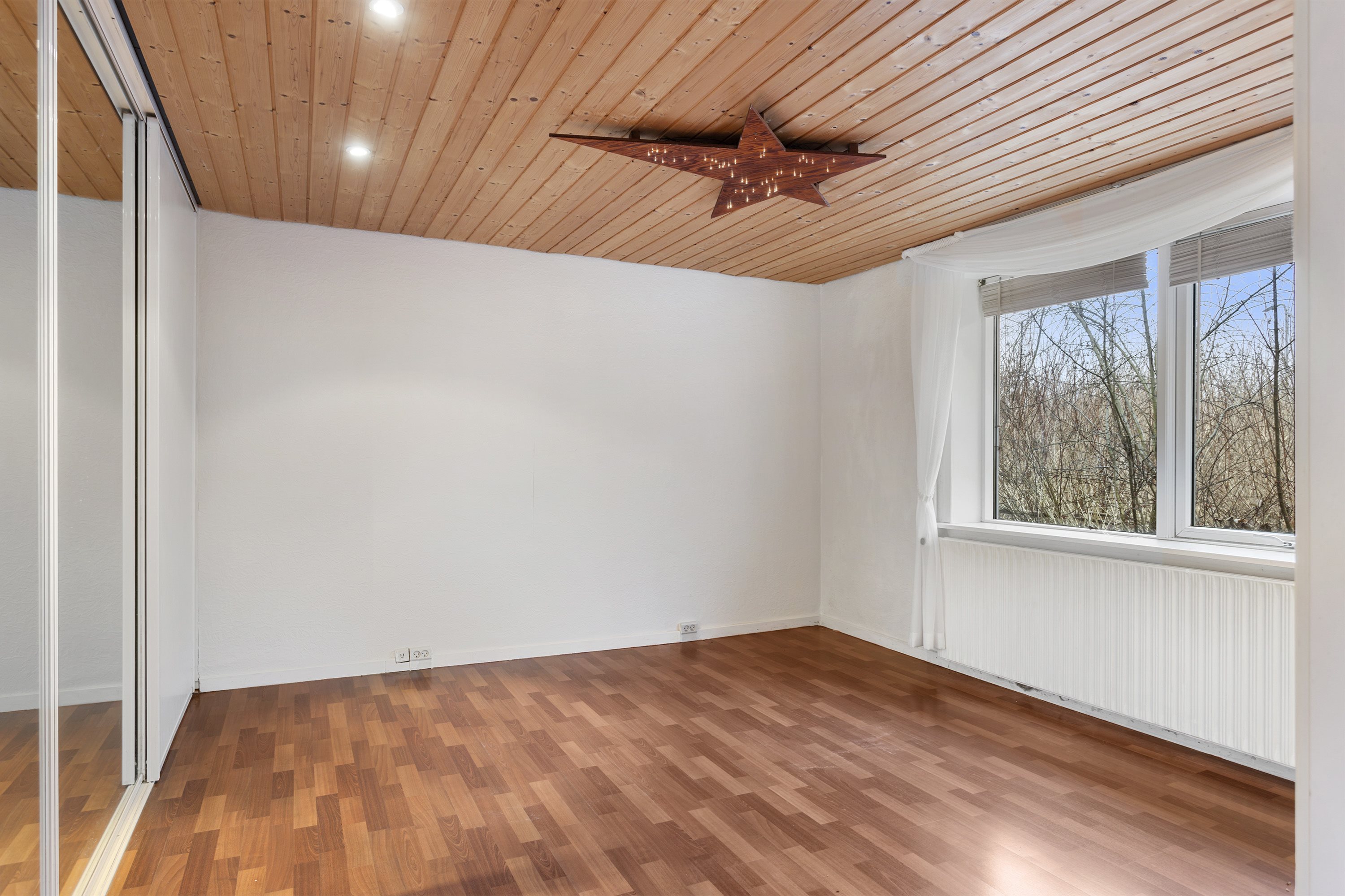 Fremhævet værelse billede i fuldskærmstilstand. Billede af Begonievej 4, 9750 Østervrå