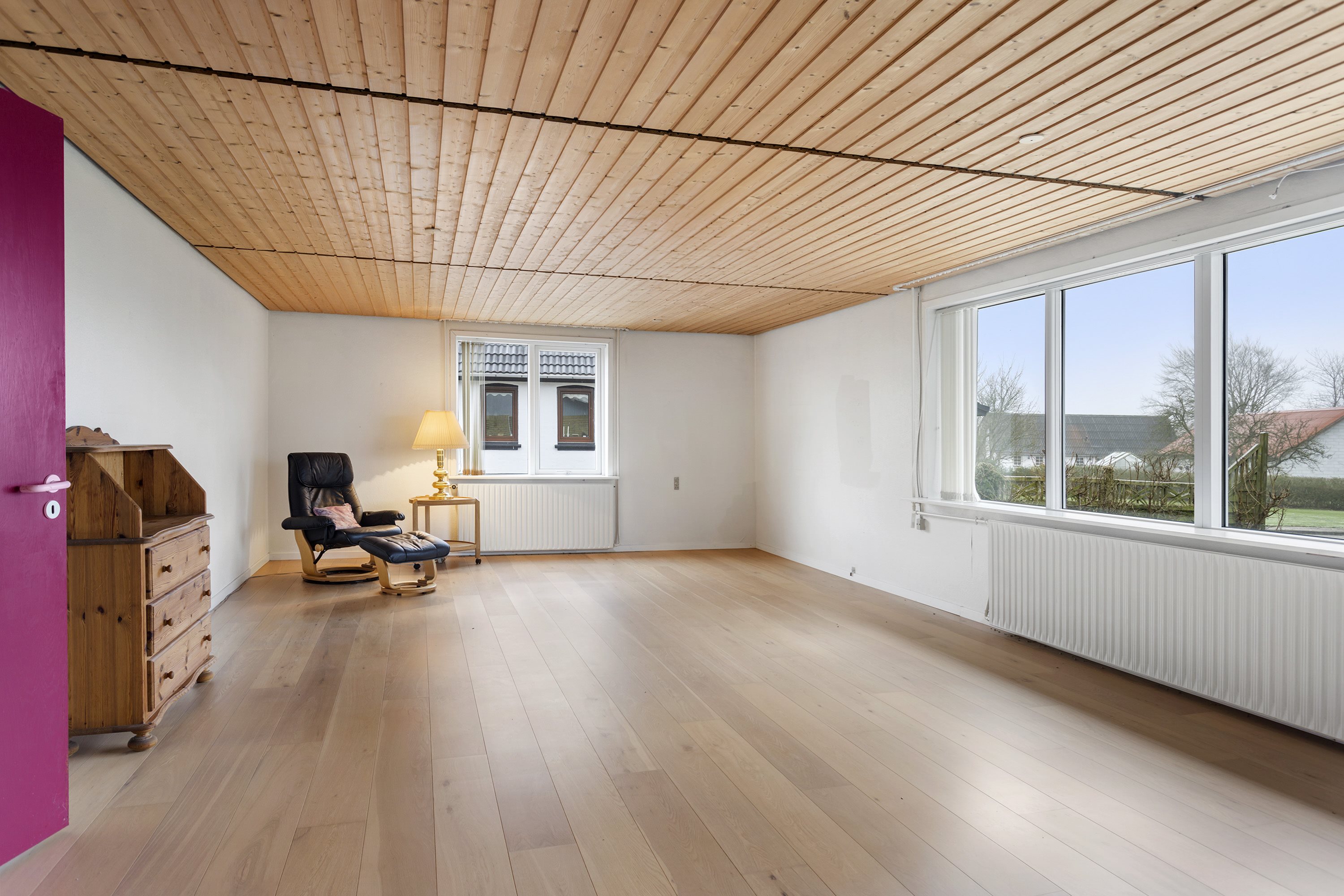 Fremhævet stue billede i fuldskærmstilstand. Billede af Begonievej 4, 9750 Østervrå