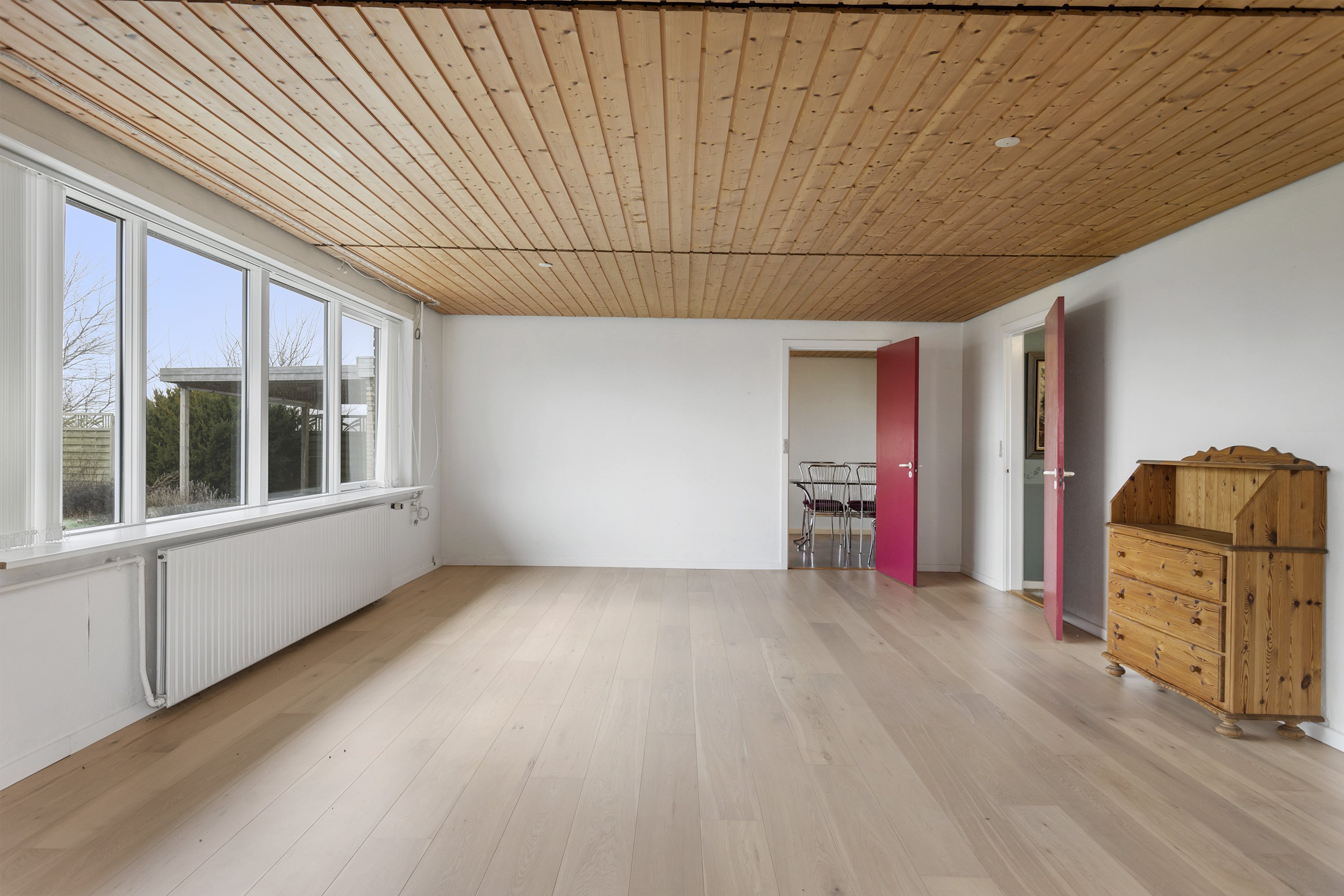 Fremhævet stue billede i fuldskærmstilstand. Billede af Begonievej 4, 9750 Østervrå