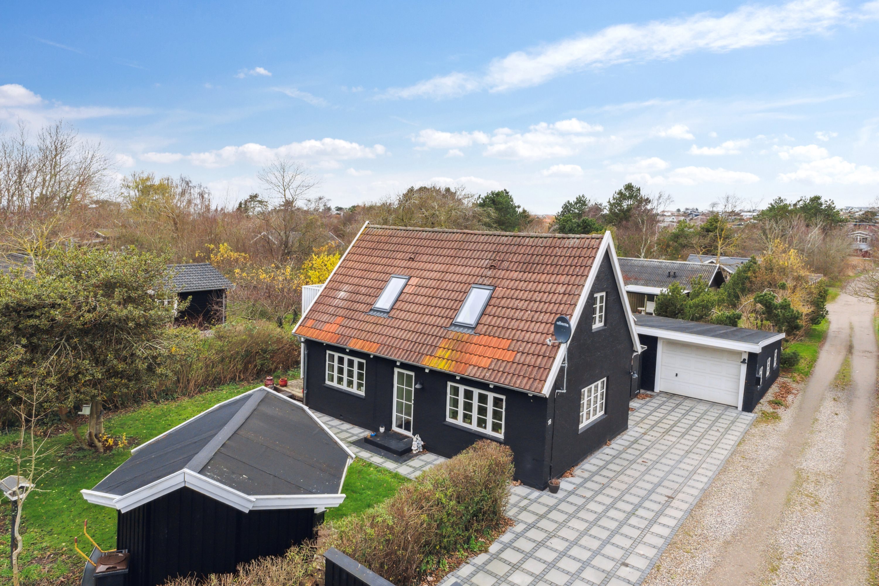 Miniaturebillede 1: set fra vejen. Billede af Søstjernevej 18, Bildsø, 4200 Slagelse