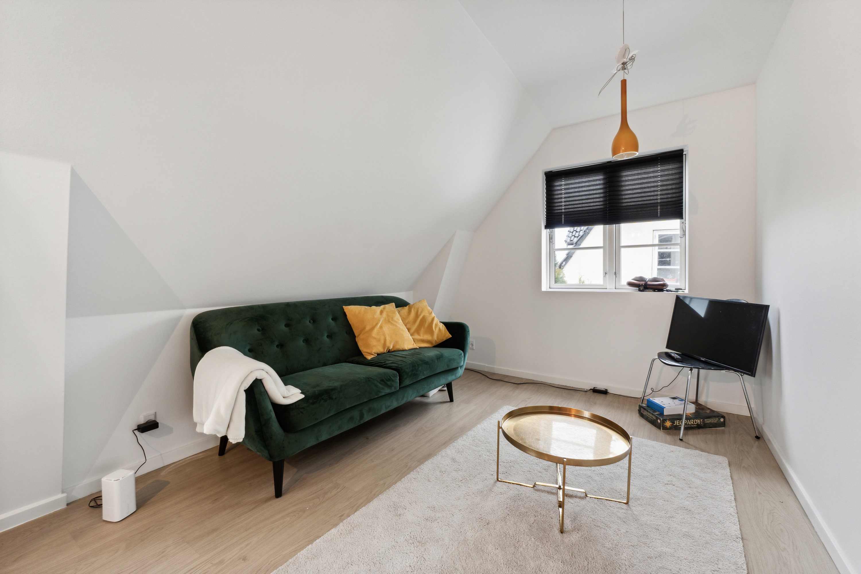 Fremhævet stue billede i fuldskærmstilstand. Billede af Svanevej 42, 5000 Odense C