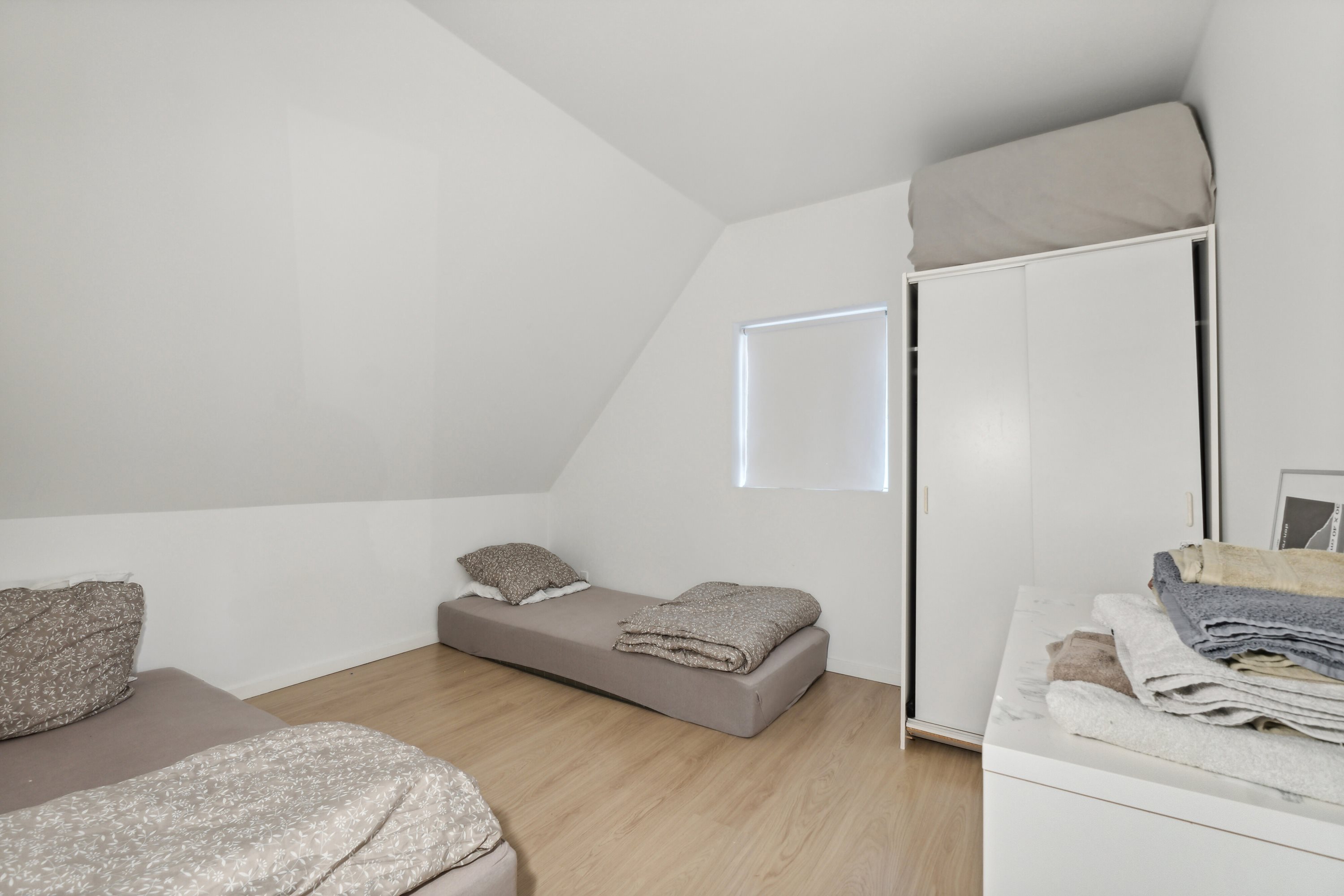 Fremhævet soveværelse billede i fuldskærmstilstand. Billede af Svanevej 42, 5000 Odense C