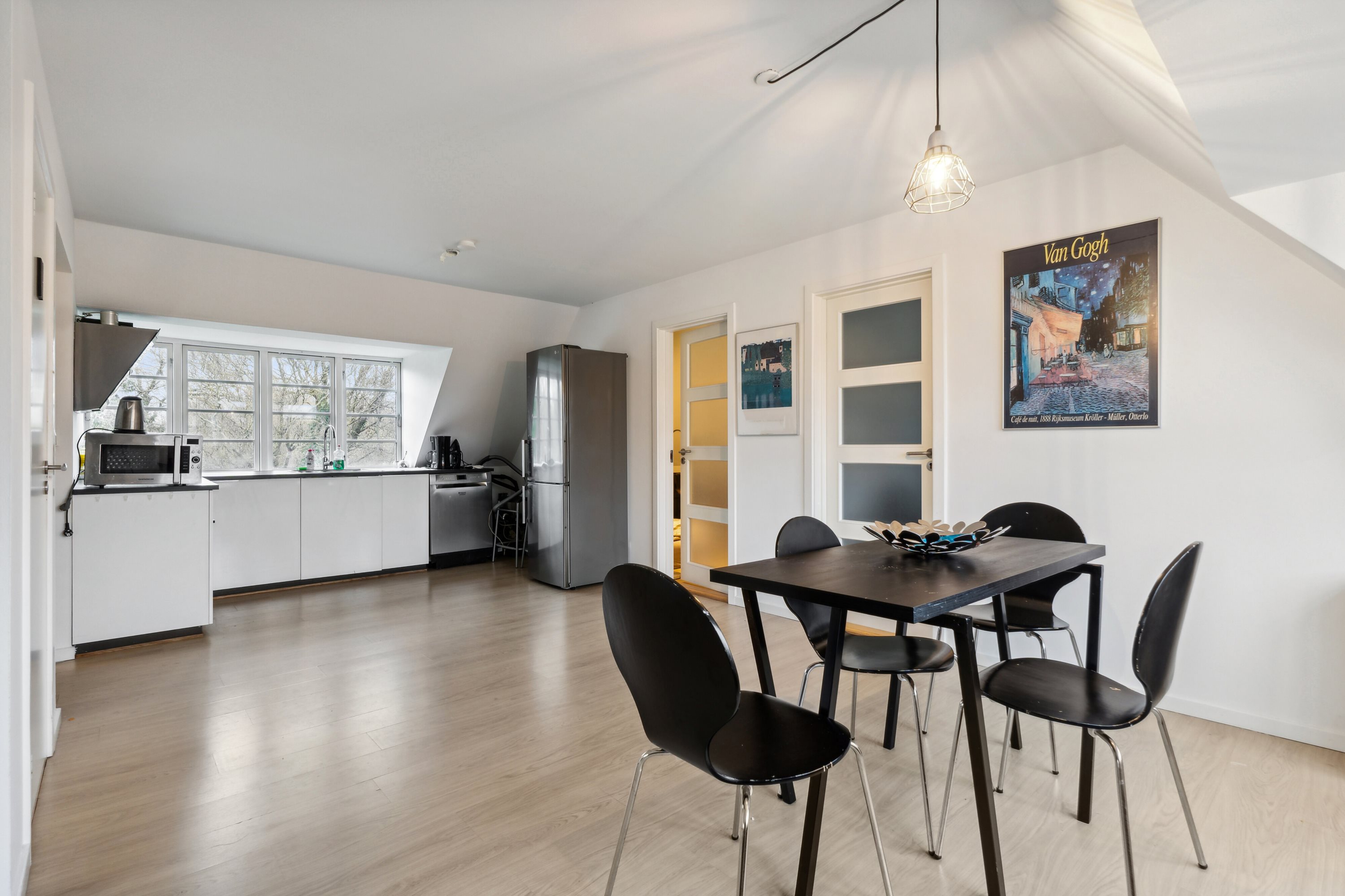 Fremhævet spisestue billede i fuldskærmstilstand. Billede af Svanevej 42, 5000 Odense C