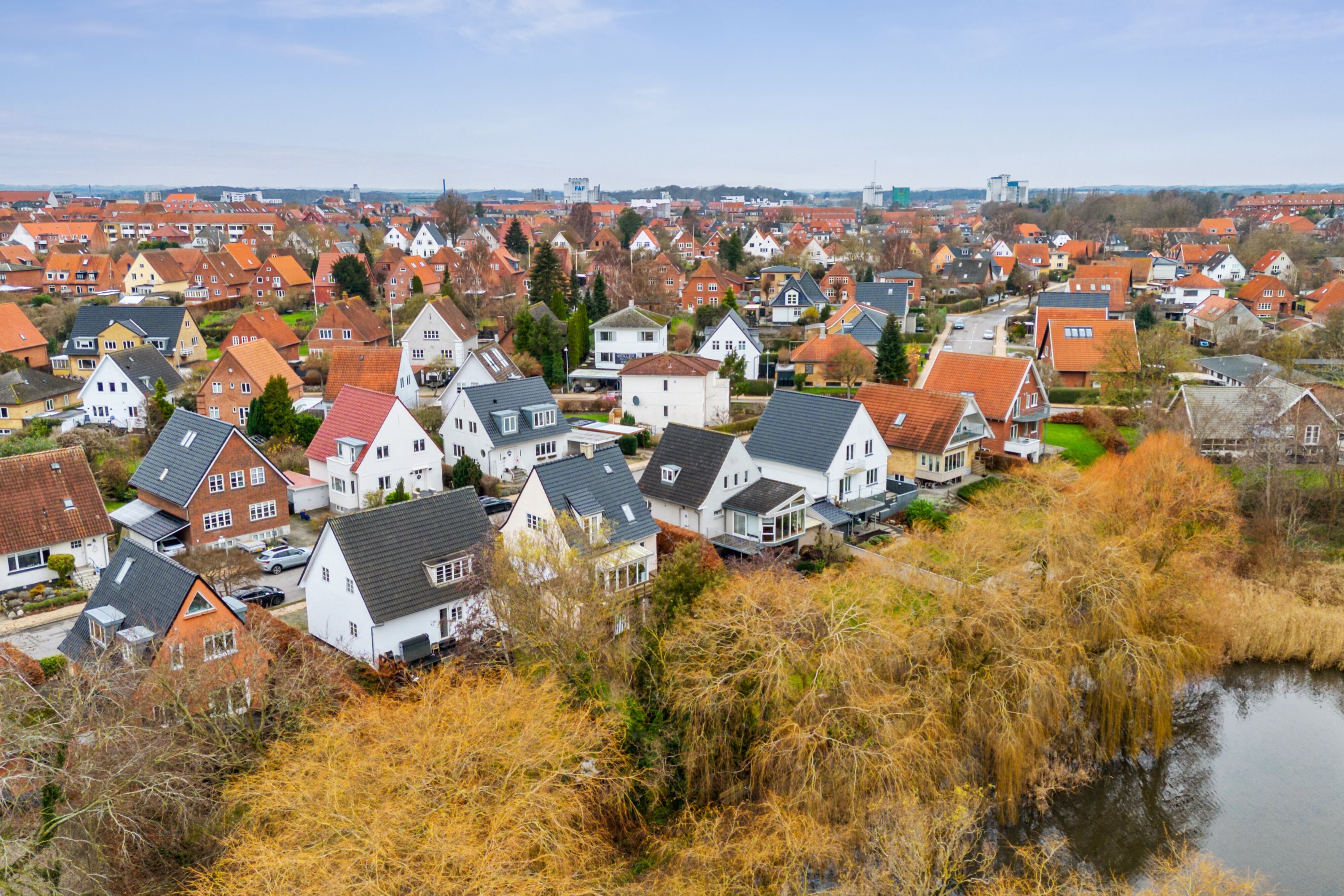 Fremhævet luftfoto billede i fuldskærmstilstand. Billede af Svanevej 42, 5000 Odense C