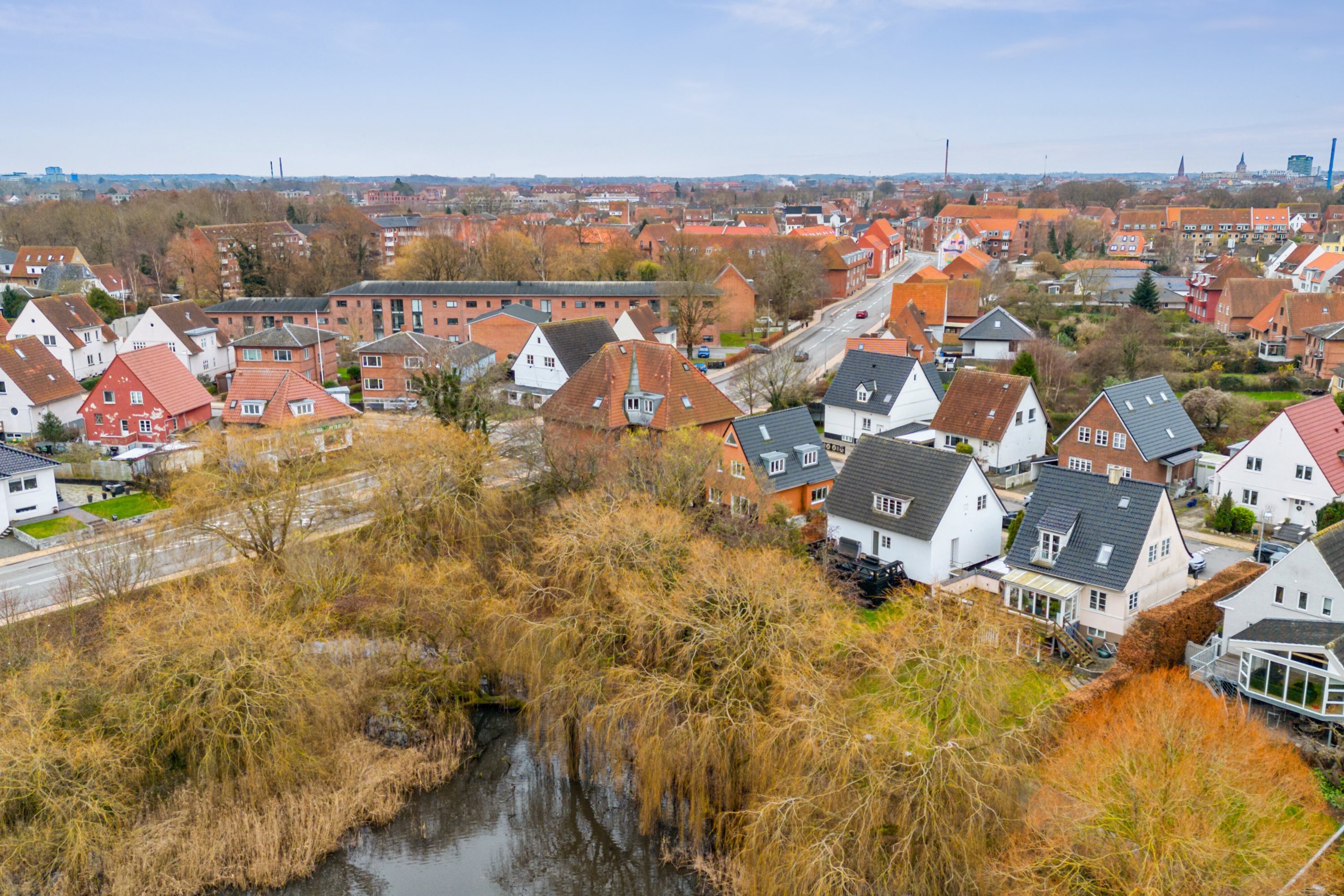 Fremhævet luftfoto billede i fuldskærmstilstand. Billede af Svanevej 42, 5000 Odense C