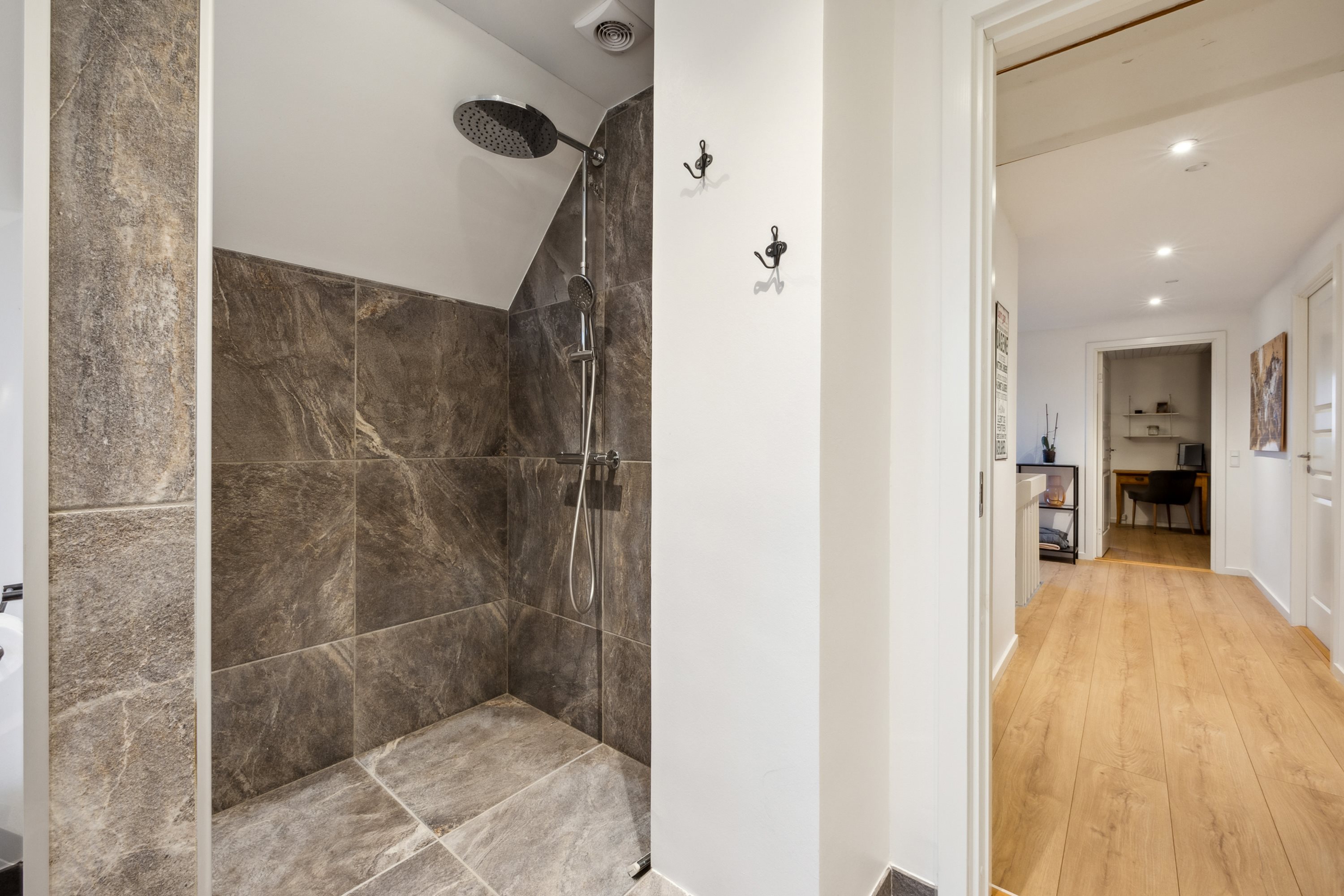 Fremhævet badeværelse billede i fuldskærmstilstand. Billede af Gummersmarkvej 18, 4632 Bjæverskov