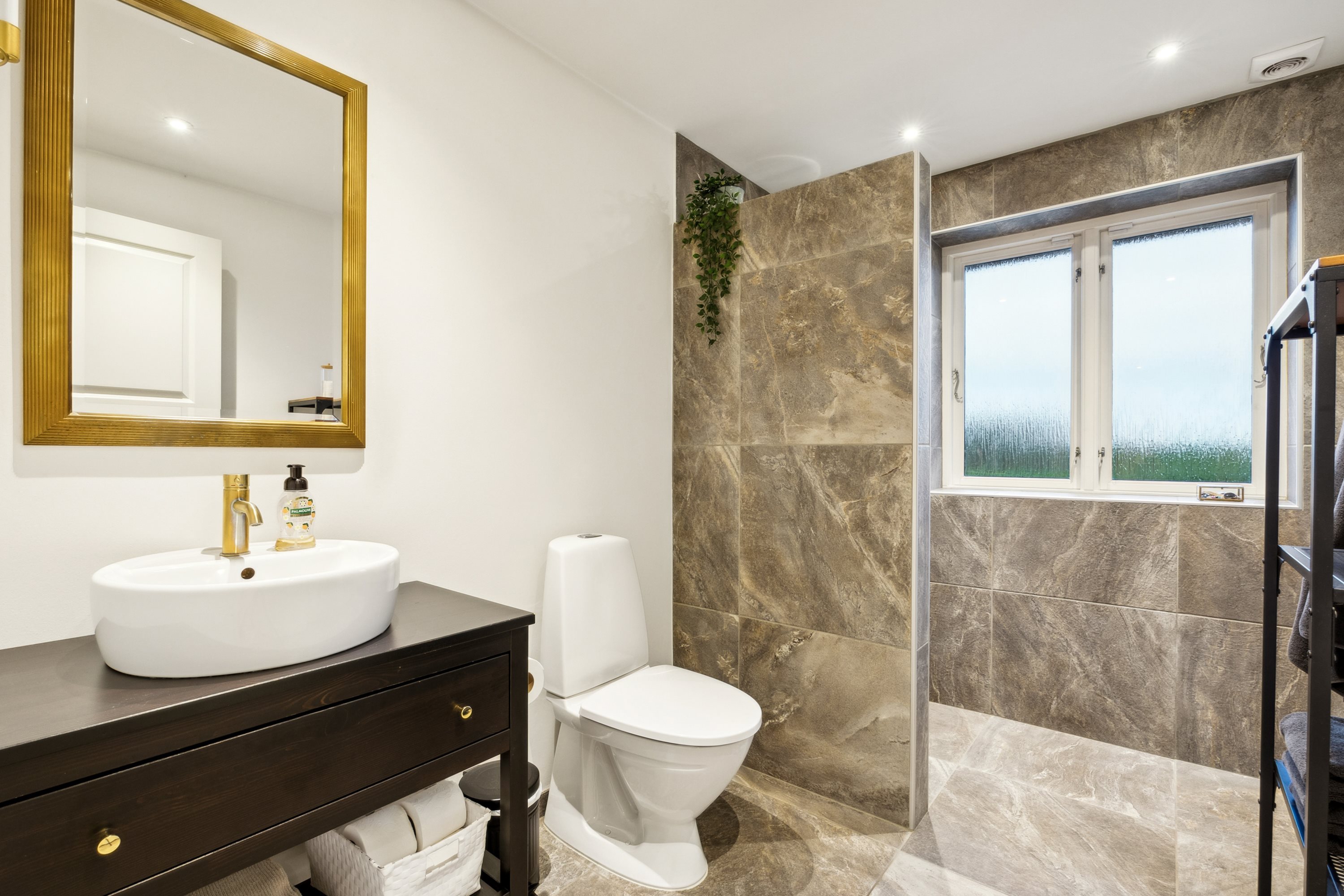 Fremhævet badeværelse billede i fuldskærmstilstand. Billede af Gummersmarkvej 18, 4632 Bjæverskov