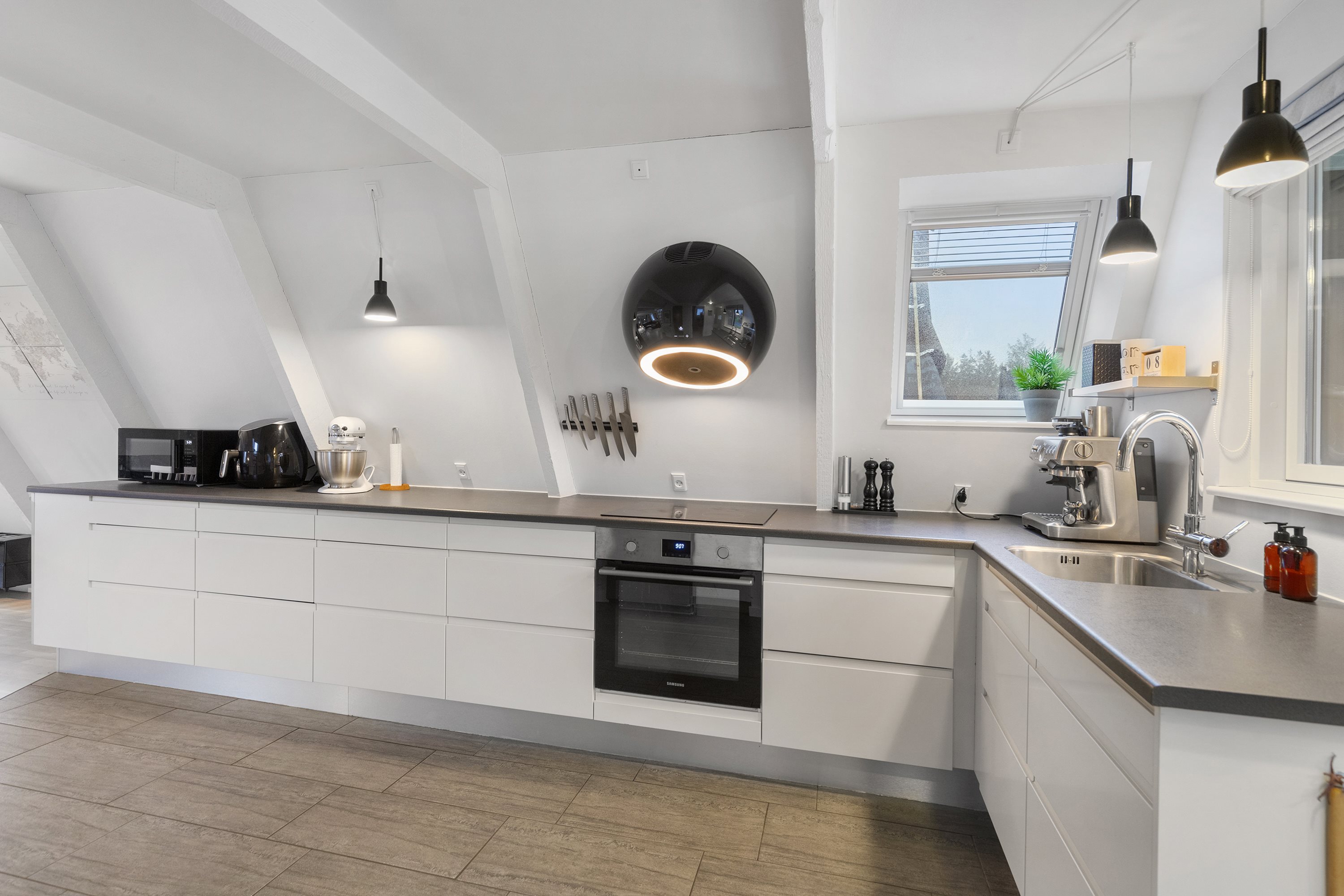 Fremhævet køkken billede i fuldskærmstilstand. Billede af Golfsvinget 246, Gatten, 9640 Farsø