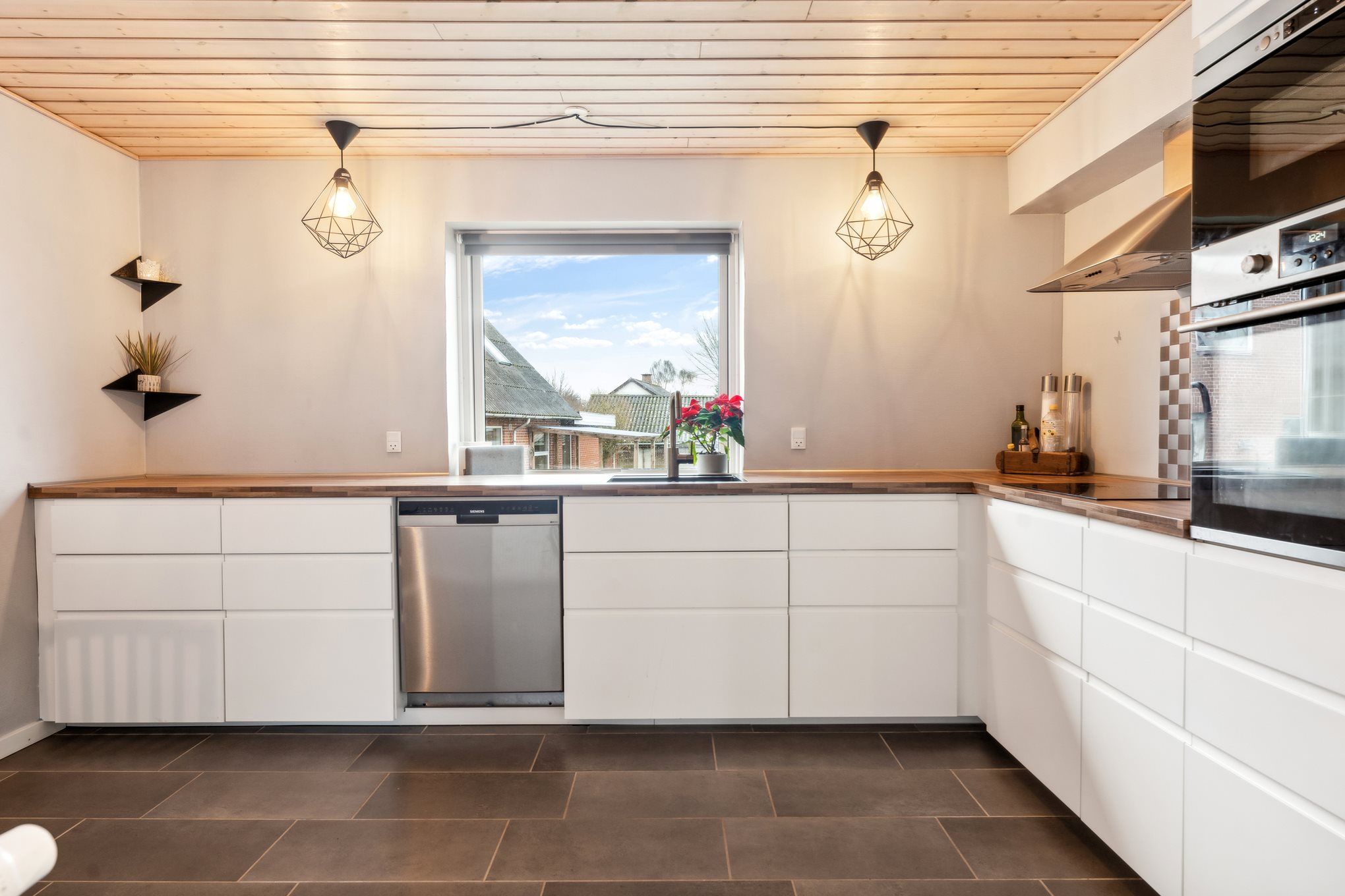 Fremhævet køkken billede i fuldskærmstilstand. Billede af Stadionvej 4, Hammershøj, 8830 Tjele