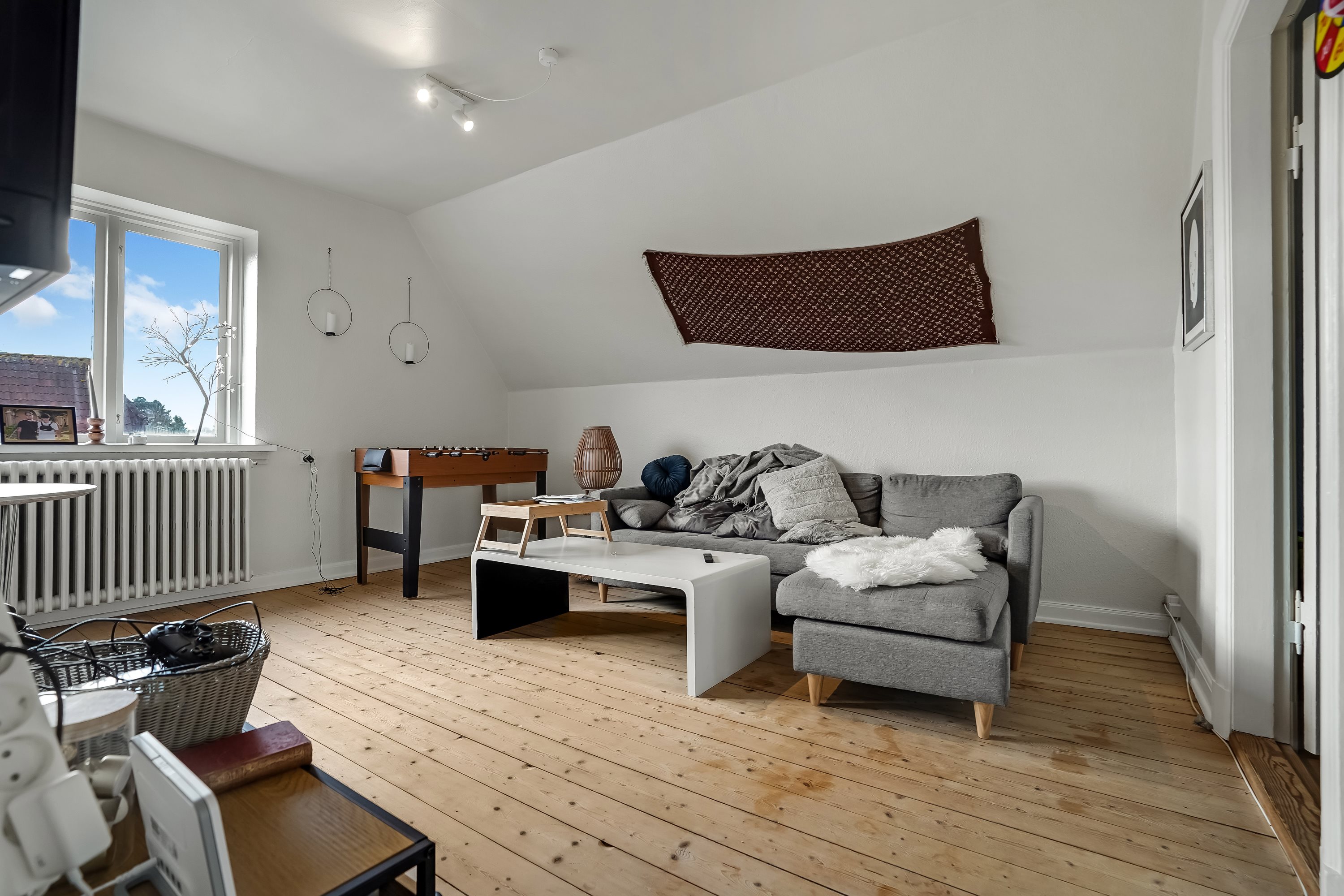 Fremhævet stue billede i fuldskærmstilstand. Billede af Rugårdsvej 189, Tarup, 5210 Odense NV