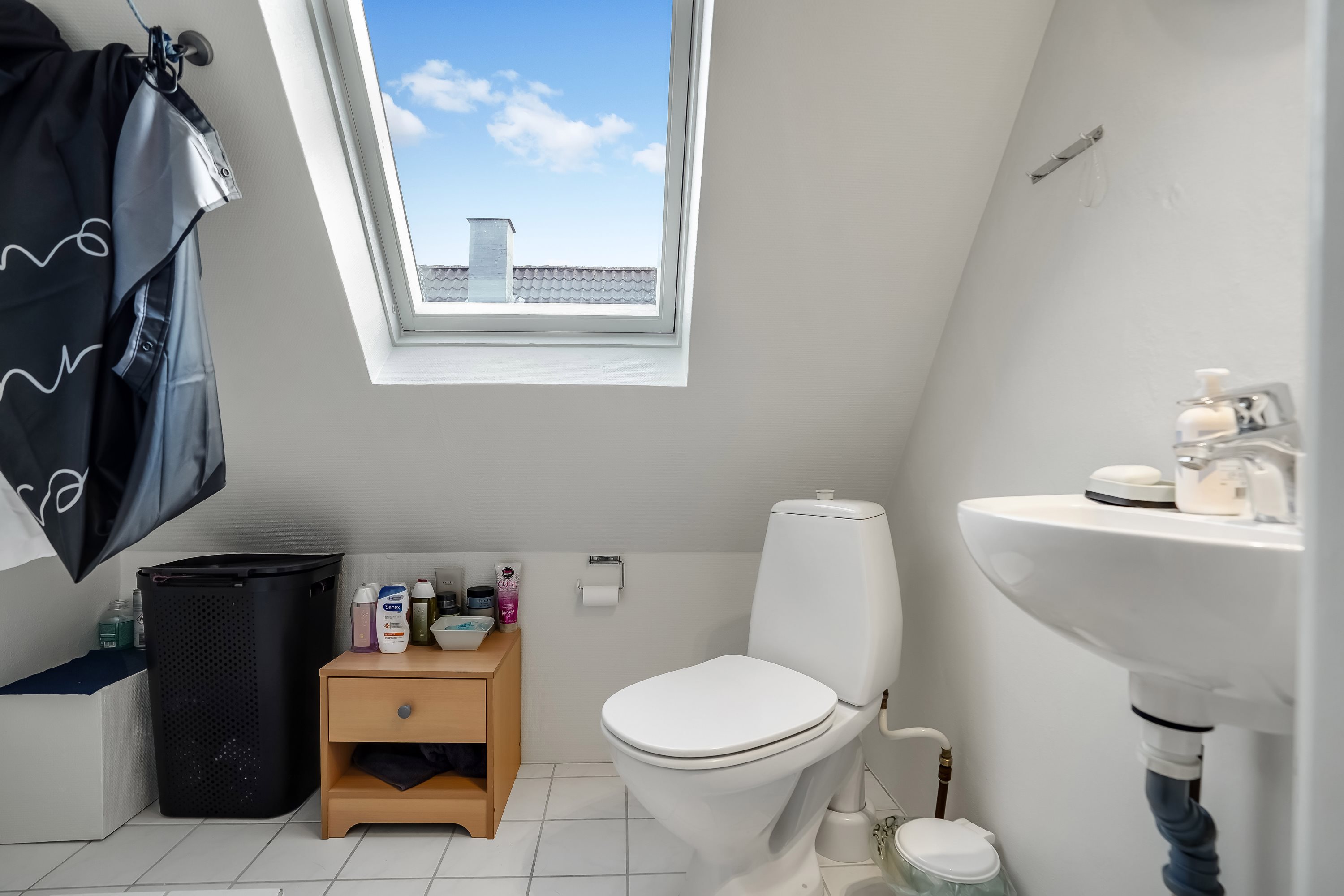 Fremhævet toilet billede i fuldskærmstilstand. Billede af Rugårdsvej 189, Tarup, 5210 Odense NV