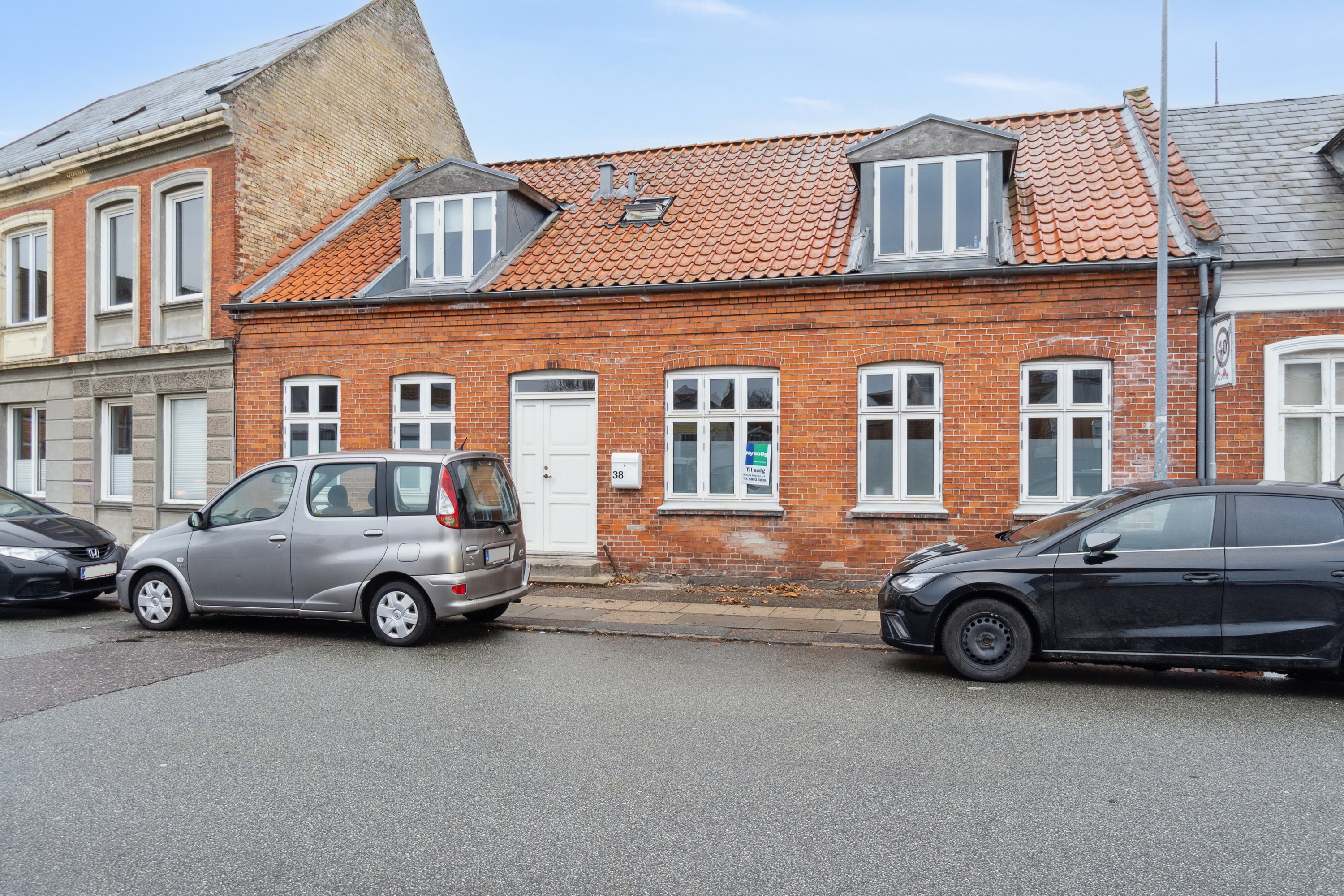 Fremhævet set fra vejen billede i fuldskærmstilstand. Billede af Sdr.Stationsvej 38, 4200 Slagelse