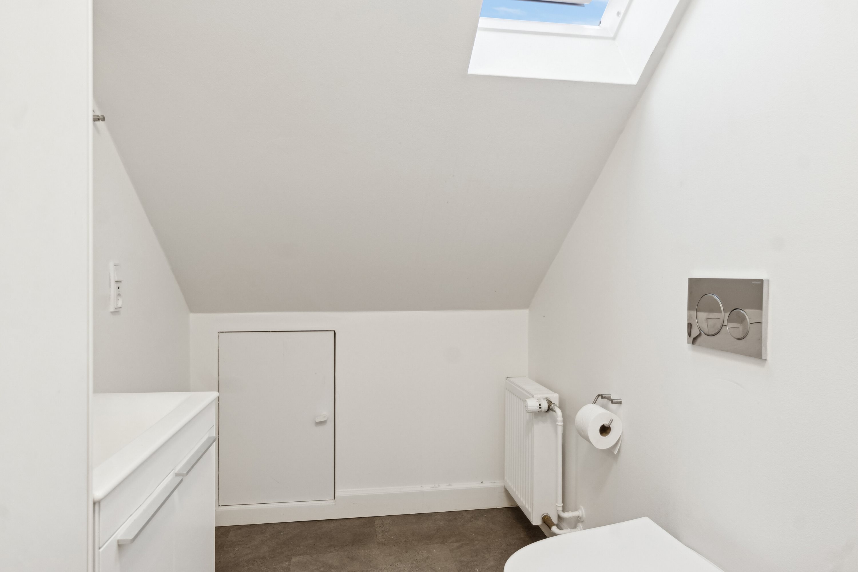 Fremhævet toilet billede i fuldskærmstilstand. Billede af Sdr.Stationsvej 38, 4200 Slagelse