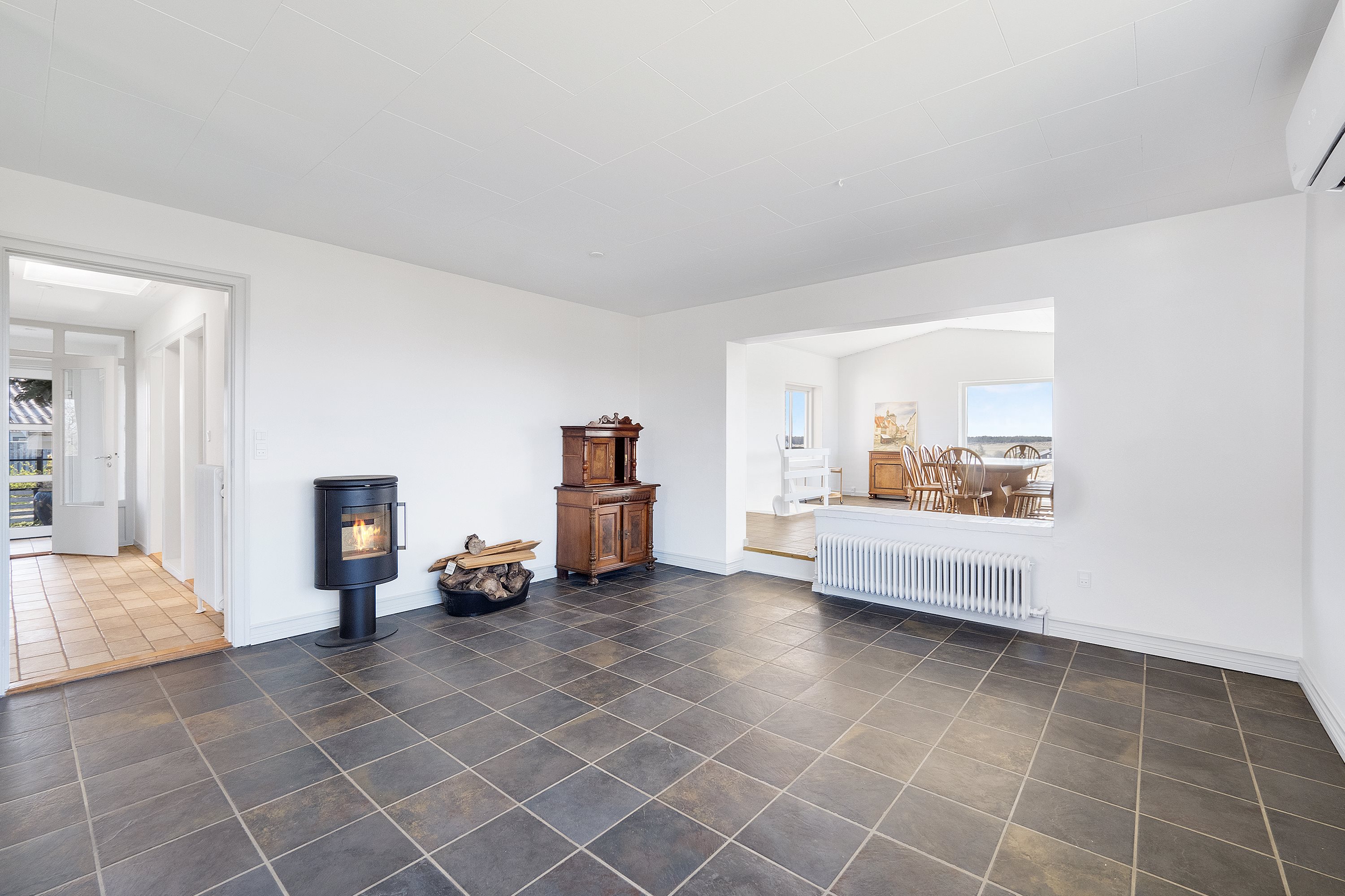 Fremhævet stue billede i fuldskærmstilstand. Billede af Stenbjerg Kirke Vej 97A, Stenbjerg, 7752 Snedsted