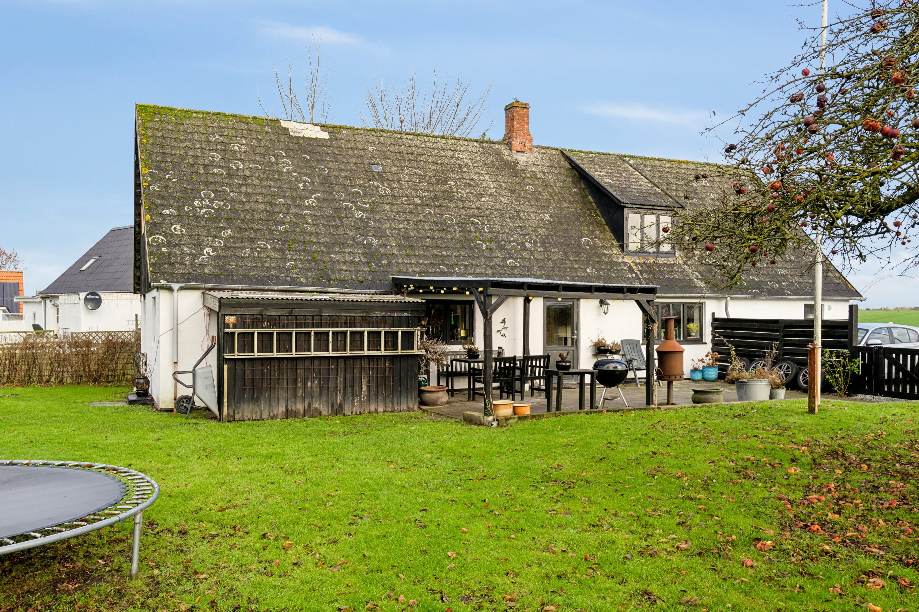 Fremhævet set fra haven billede i fuldskærmstilstand. Billede af Skelbyvej 55, Skelby, 4160 Herlufmagle