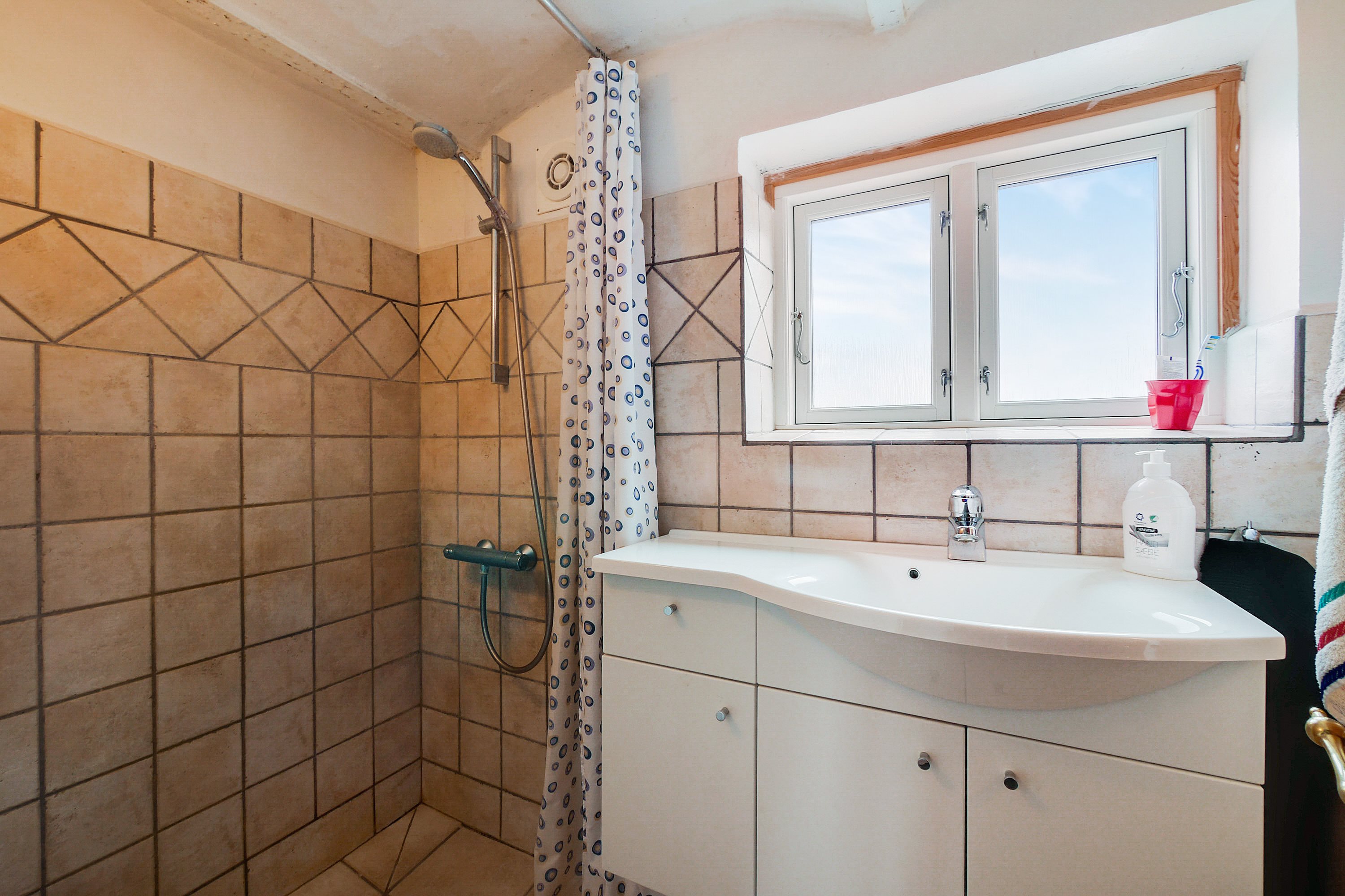 Fremhævet badeværelse billede i fuldskærmstilstand. Billede af Birkemosen 3, Ørding, 7990 Øster Assels