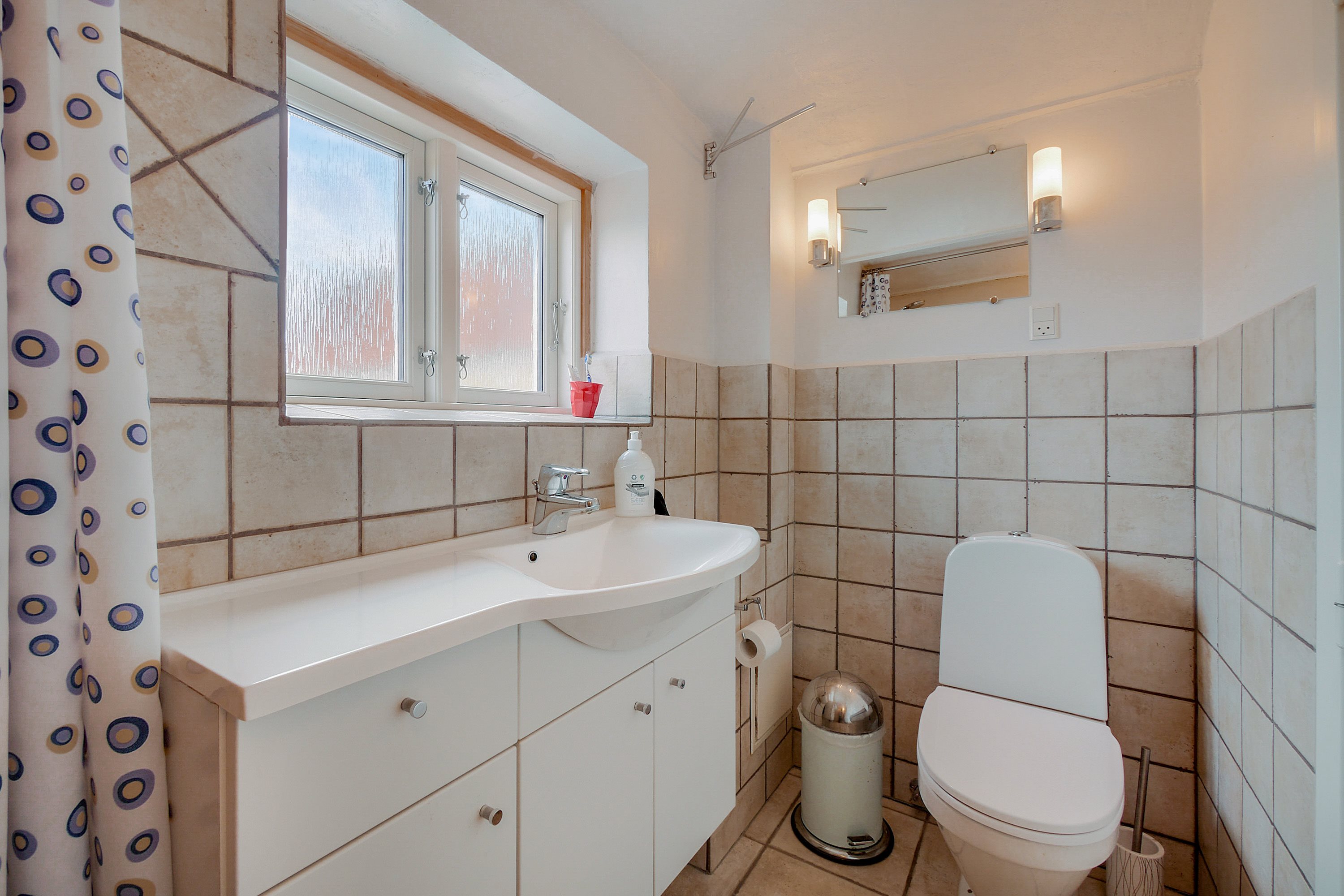 Fremhævet badeværelse billede i fuldskærmstilstand. Billede af Birkemosen 3, Ørding, 7990 Øster Assels