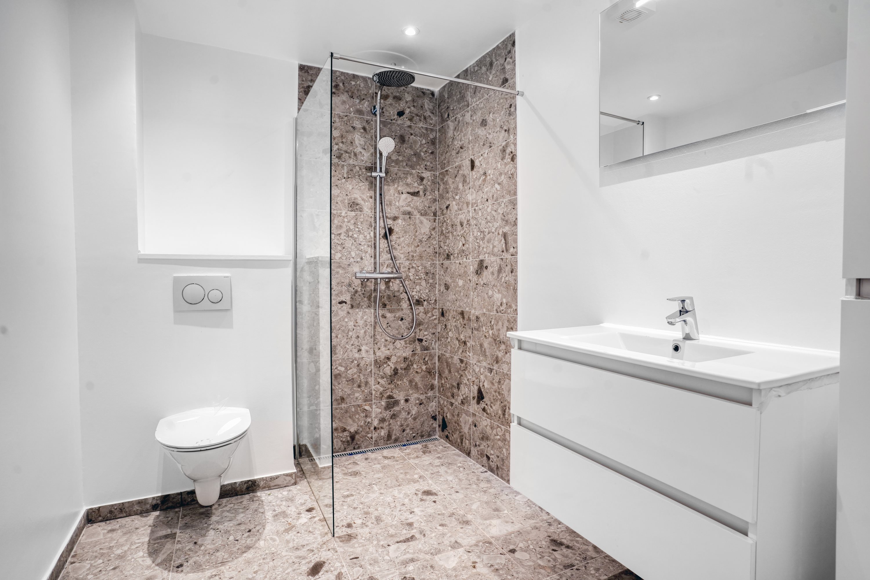 Fremhævet badeværelse billede i fuldskærmstilstand. Billede af Bregnevænget 10, 3050 Humlebæk