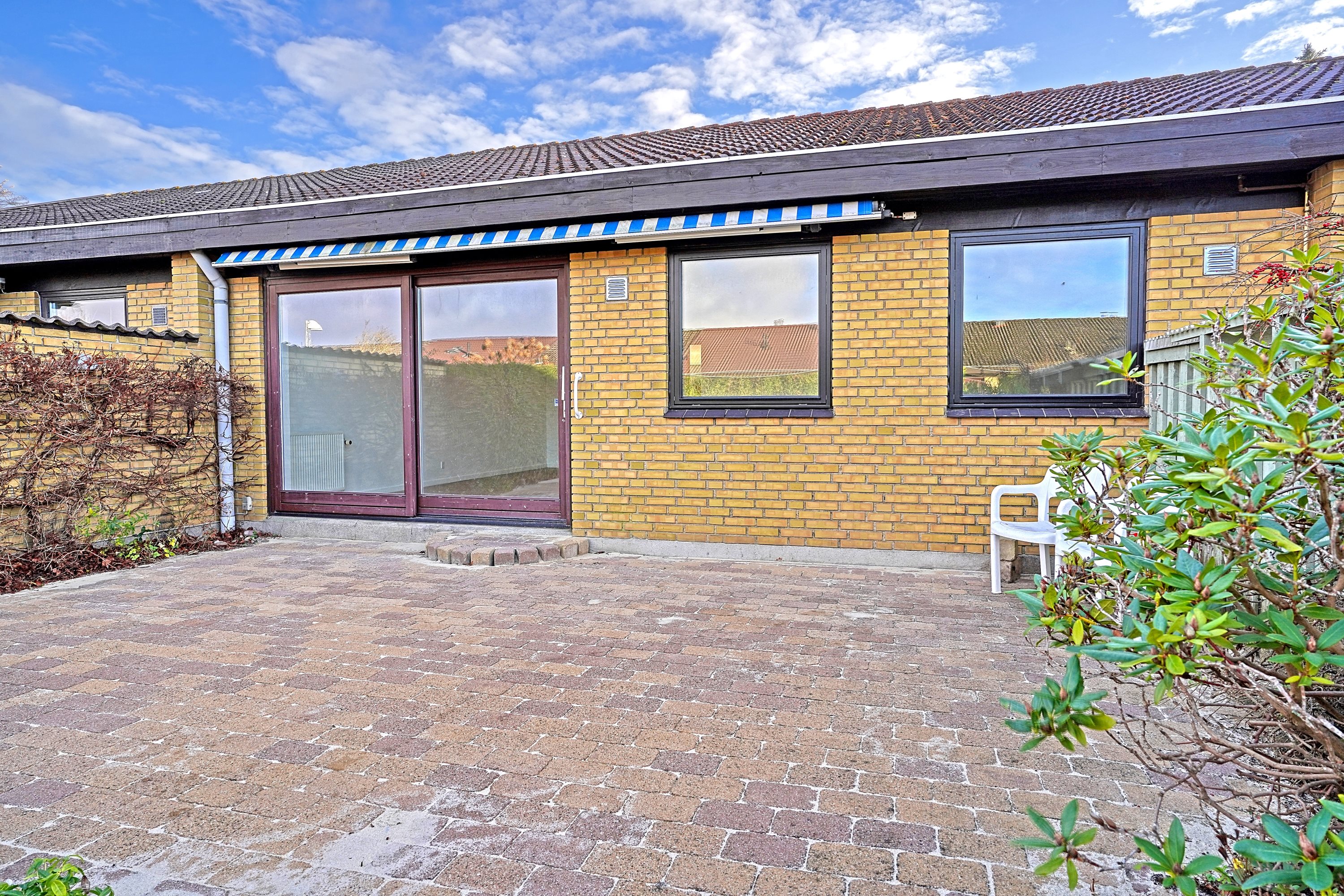 Fremhævet terrasse billede i fuldskærmstilstand. Billede af Bregnevænget 10, 3050 Humlebæk