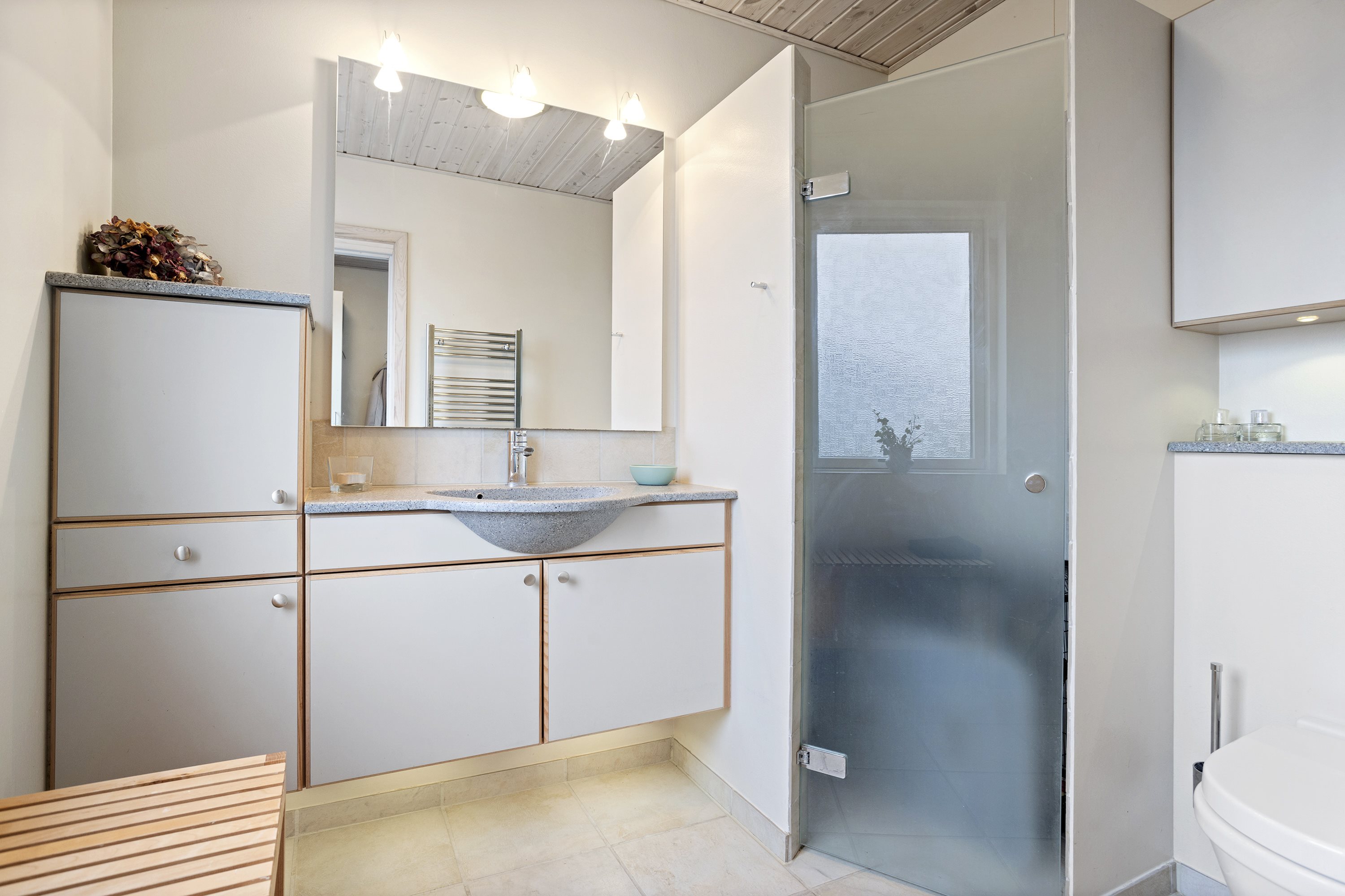 Fremhævet badeværelse billede i fuldskærmstilstand. Billede af Tunøvej 25, 9900 Frederikshavn