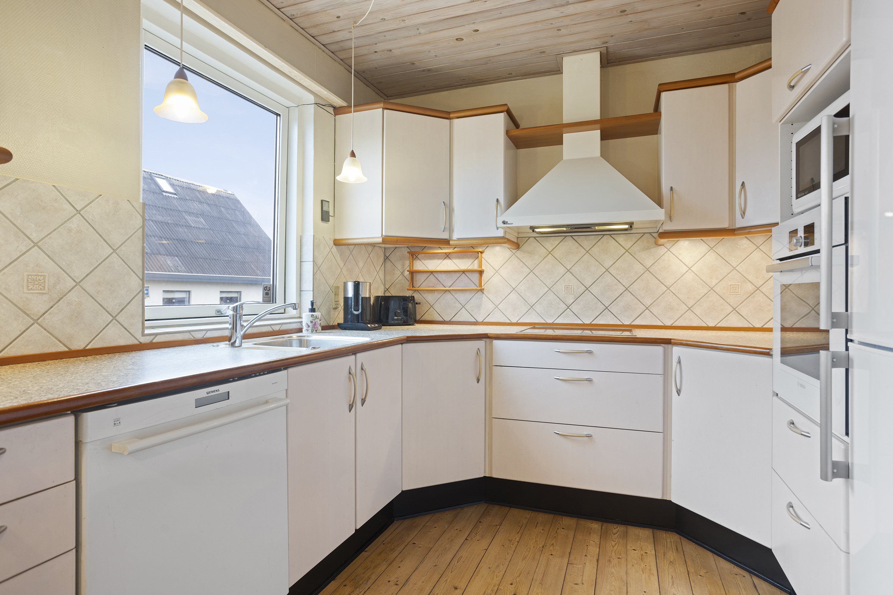 Fremhævet køkken billede i fuldskærmstilstand. Billede af Tunøvej 25, 9900 Frederikshavn