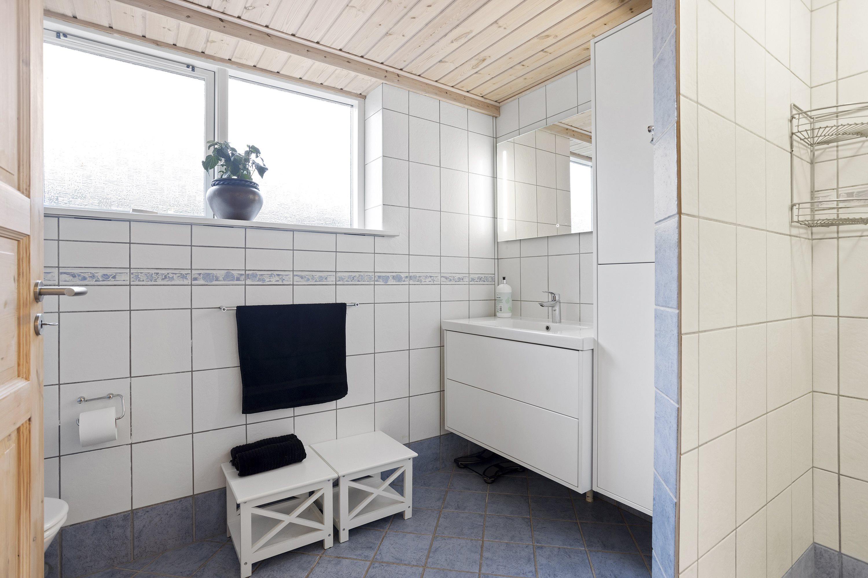 Fremhævet badeværelse billede i fuldskærmstilstand. Billede af Tunøvej 25, 9900 Frederikshavn