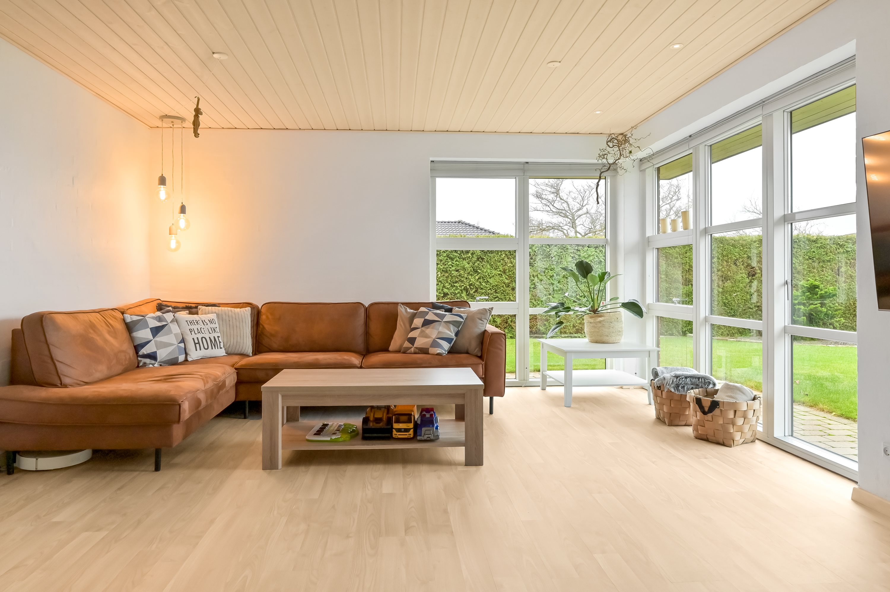 Fremhævet stue billede i fuldskærmstilstand. Billede af Søvænget 65, 7451 Sunds