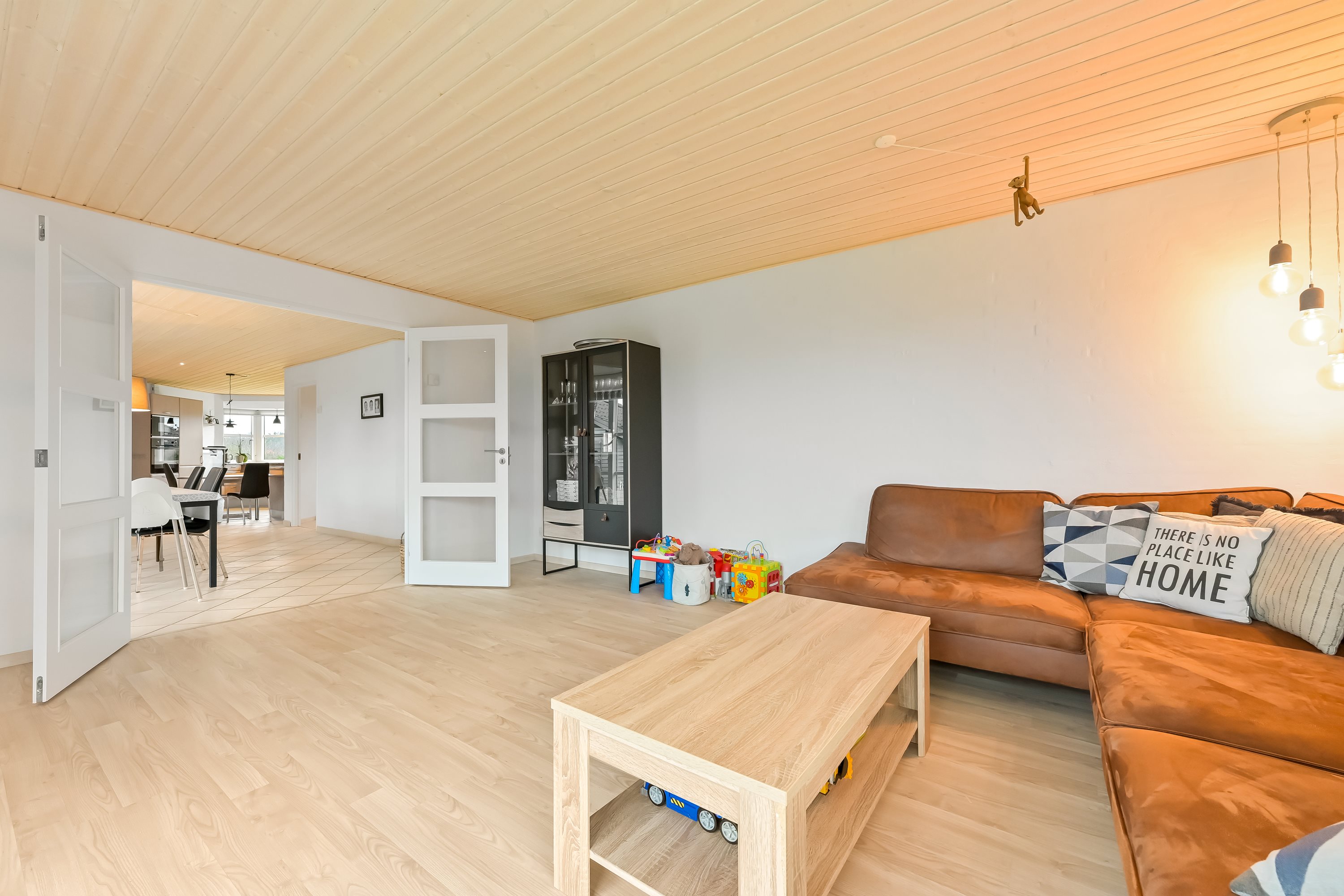 Fremhævet stue billede i fuldskærmstilstand. Billede af Søvænget 65, 7451 Sunds