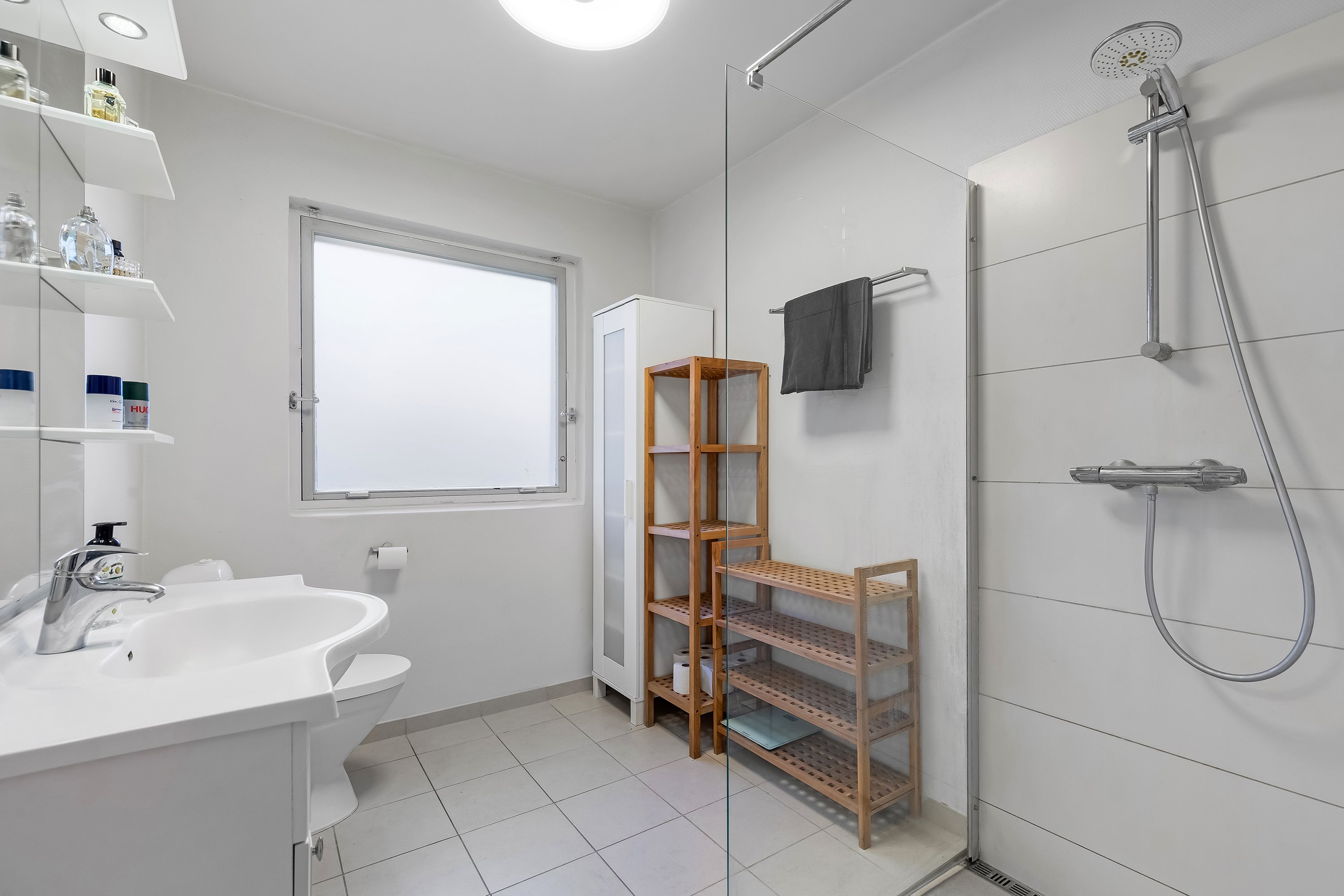 Fremhævet badeværelse billede i fuldskærmstilstand. Billede af Kløvervej 4, 3230 Græsted