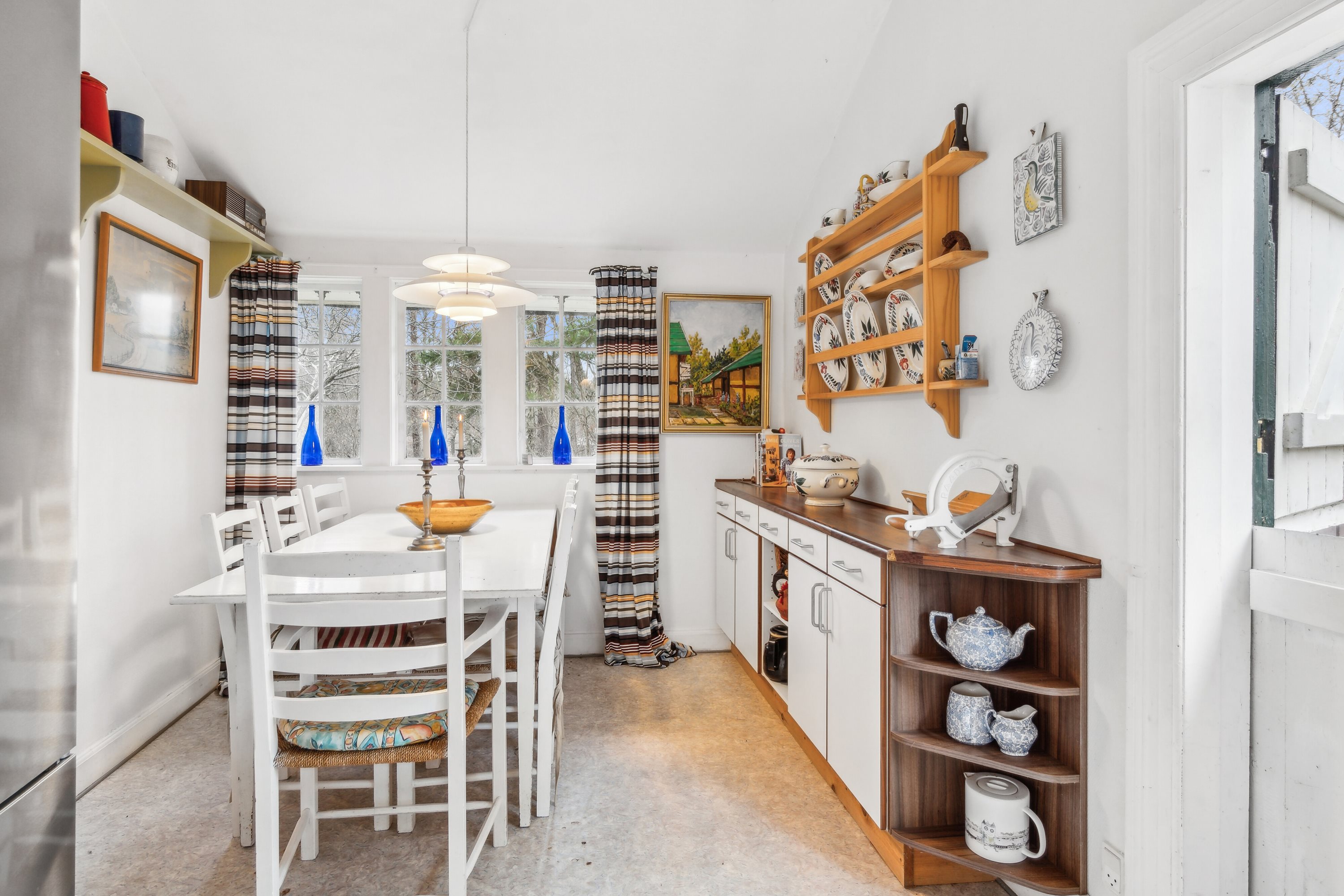 Fremhævet spisestue billede i fuldskærmstilstand. Billede af Solvænget 11, 4581 Rørvig