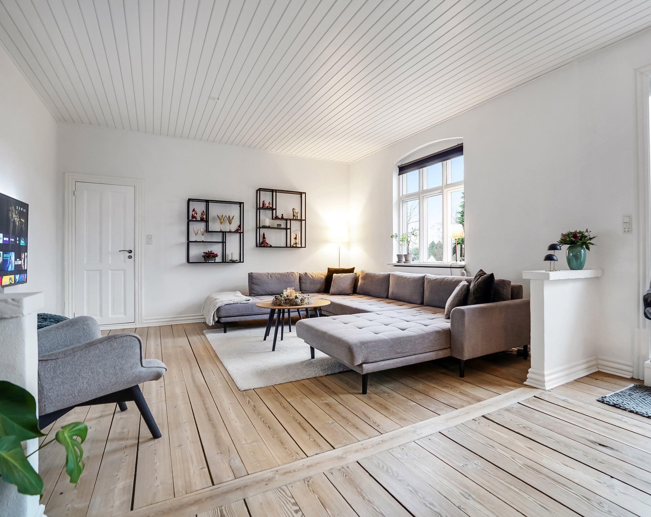 Fremhævet stue billede i fuldskærmstilstand. Billede af Kirkevej 27, Tommerup St, 5690 Tommerup