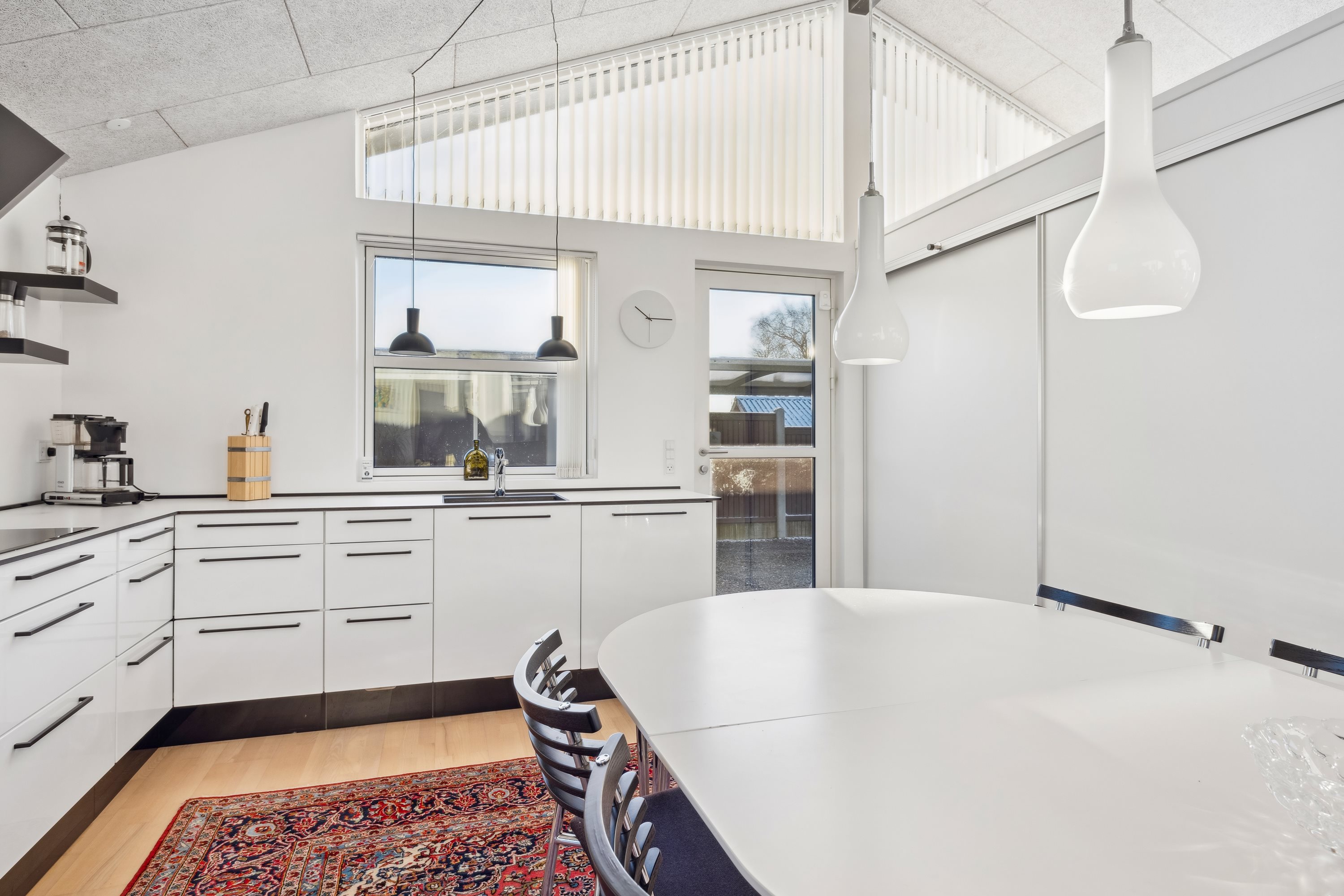 Fremhævet køkken billede i fuldskærmstilstand. Billede af Lindeparken 14, 8410 Rønde