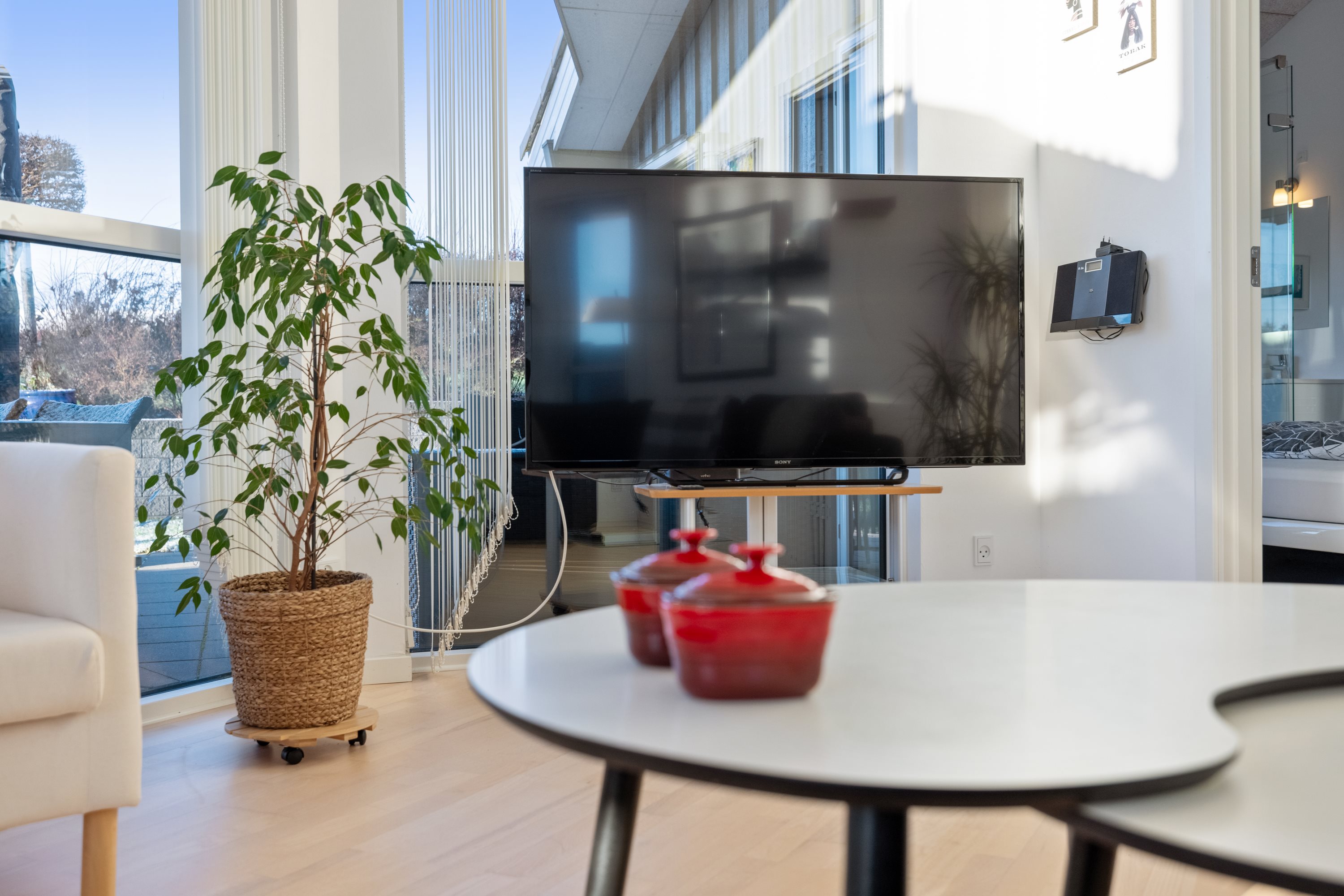 Fremhævet stue billede i fuldskærmstilstand. Billede af Lindeparken 14, 8410 Rønde