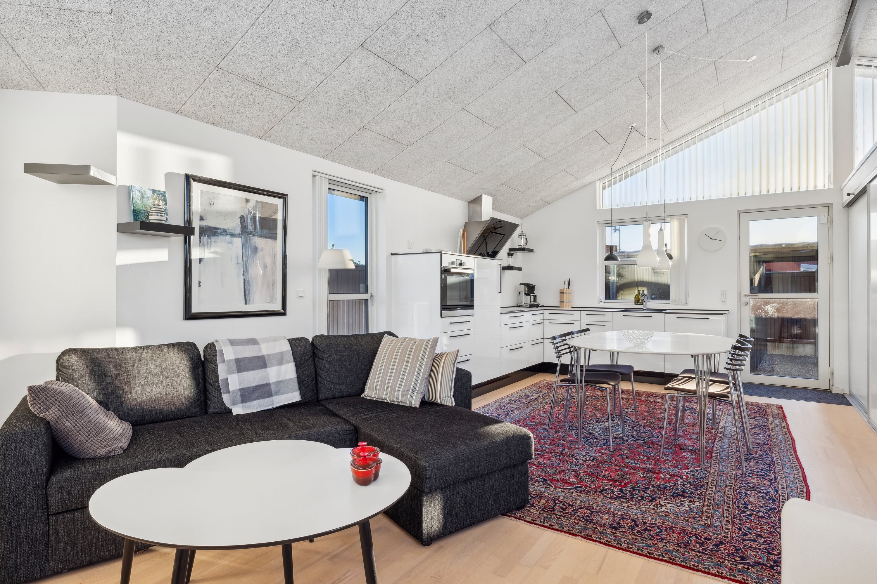 Fremhævet stue billede i fuldskærmstilstand. Billede af Lindeparken 14, 8410 Rønde