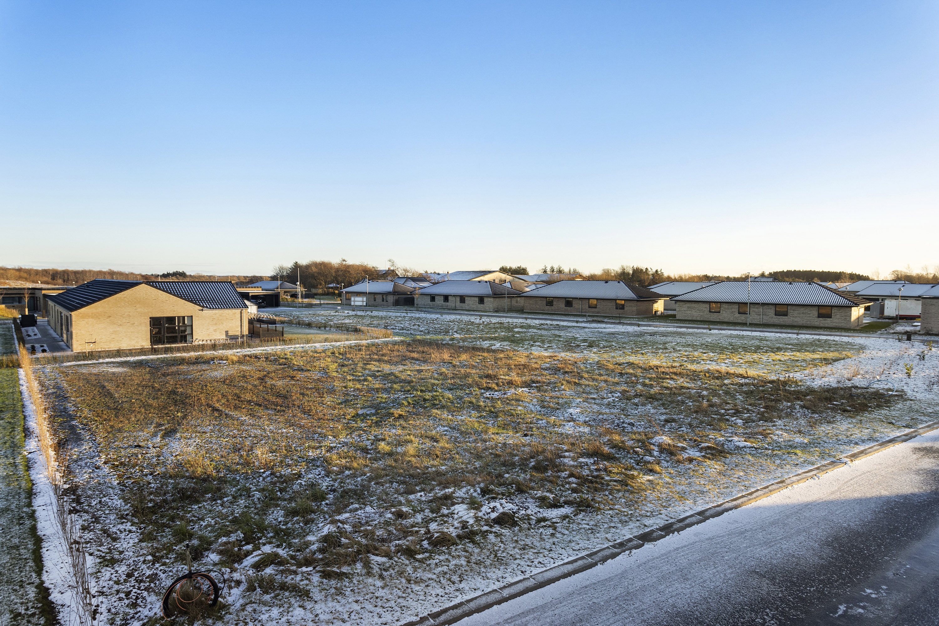 Miniaturebillede 1: grund. Billede af Højene Enge 24, 9800 Hjørring