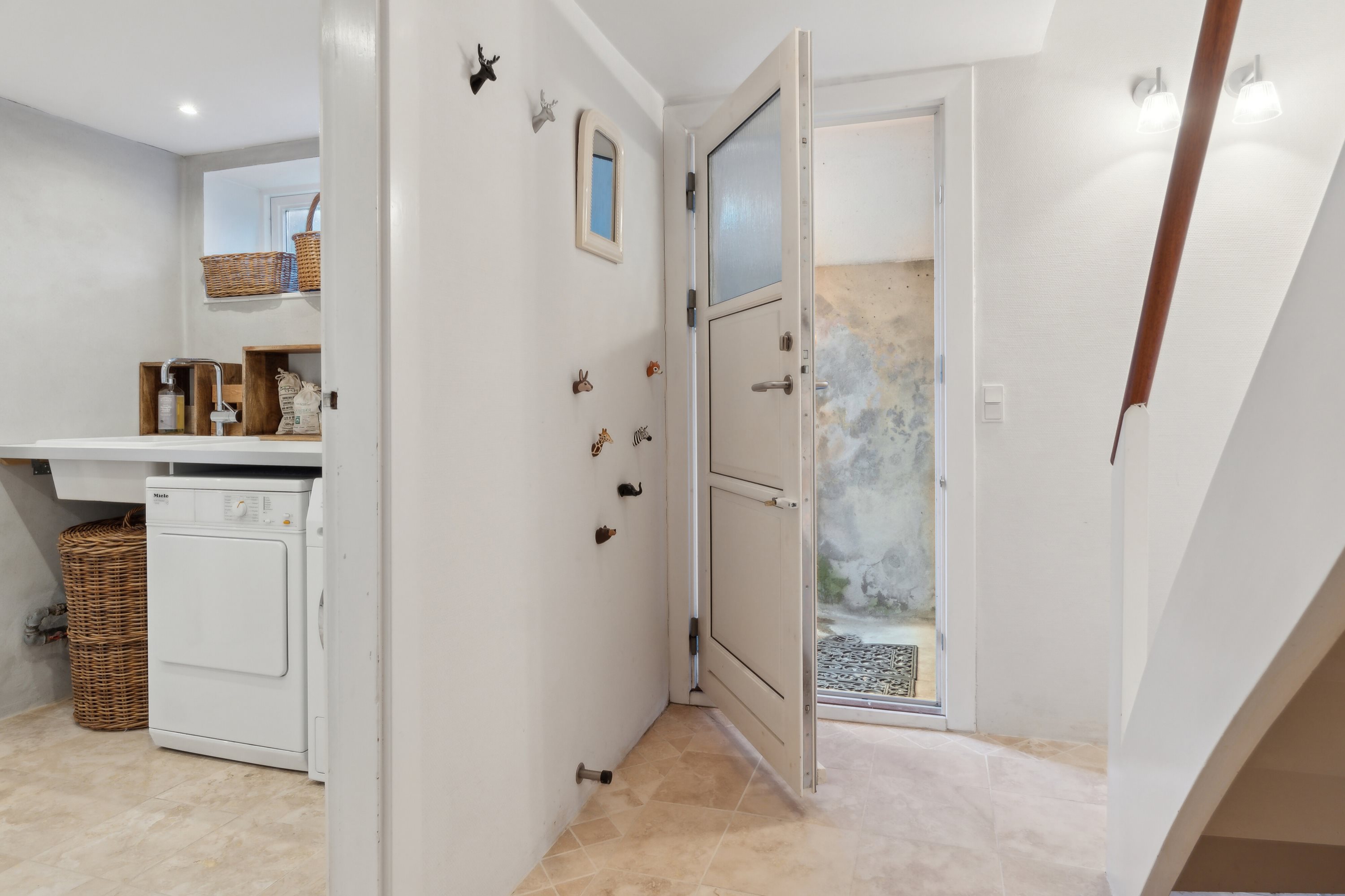 Fremhævet gang billede i fuldskærmstilstand. Billede af Elletoften 8, 2800 Kongens Lyngby