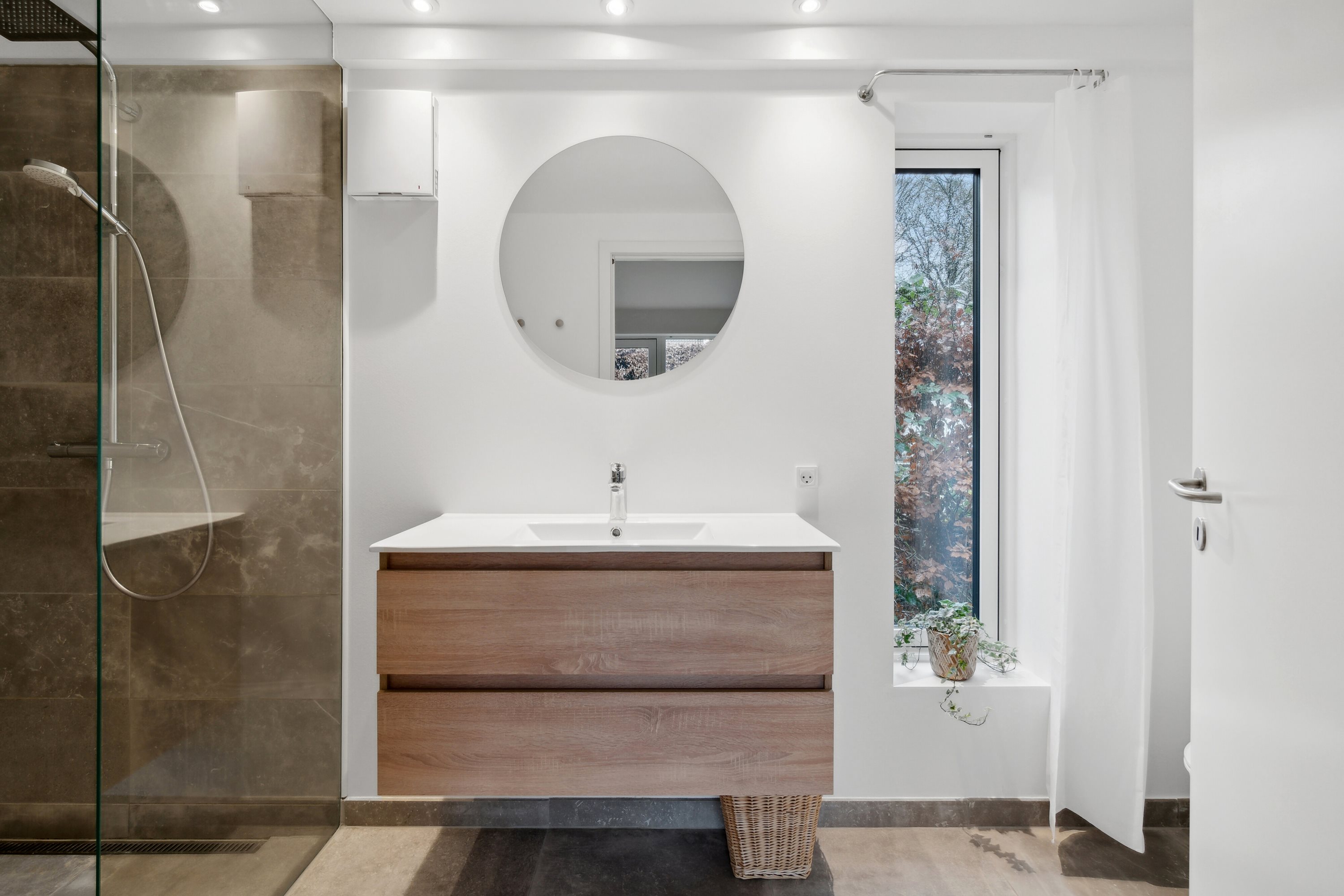 Fremhævet badeværelse billede i fuldskærmstilstand. Billede af Borrekrattet 4, 2800 Kongens Lyngby