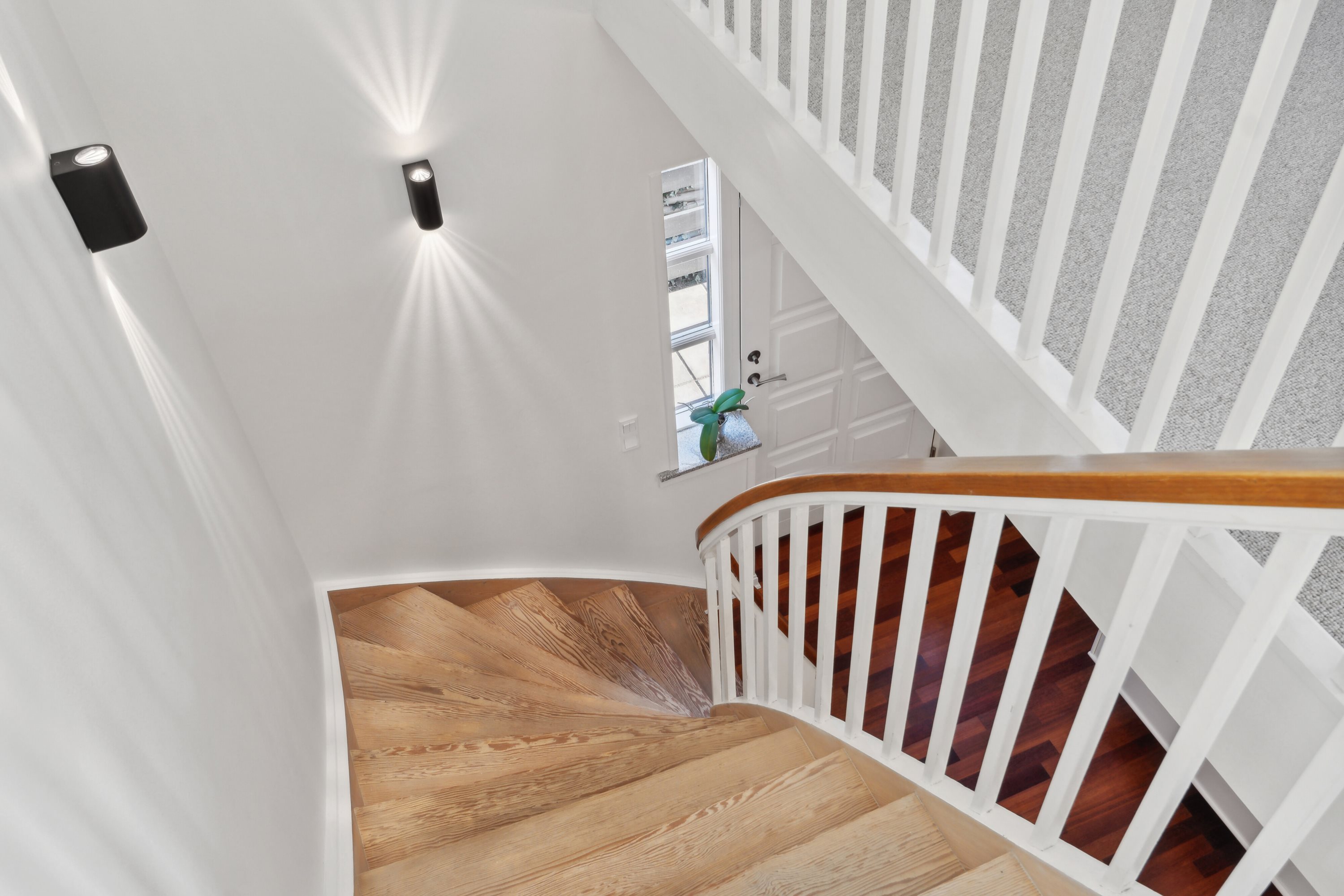 Fremhævet trappe billede i fuldskærmstilstand. Billede af Sætting Strandvej 32, 5700 Svendborg