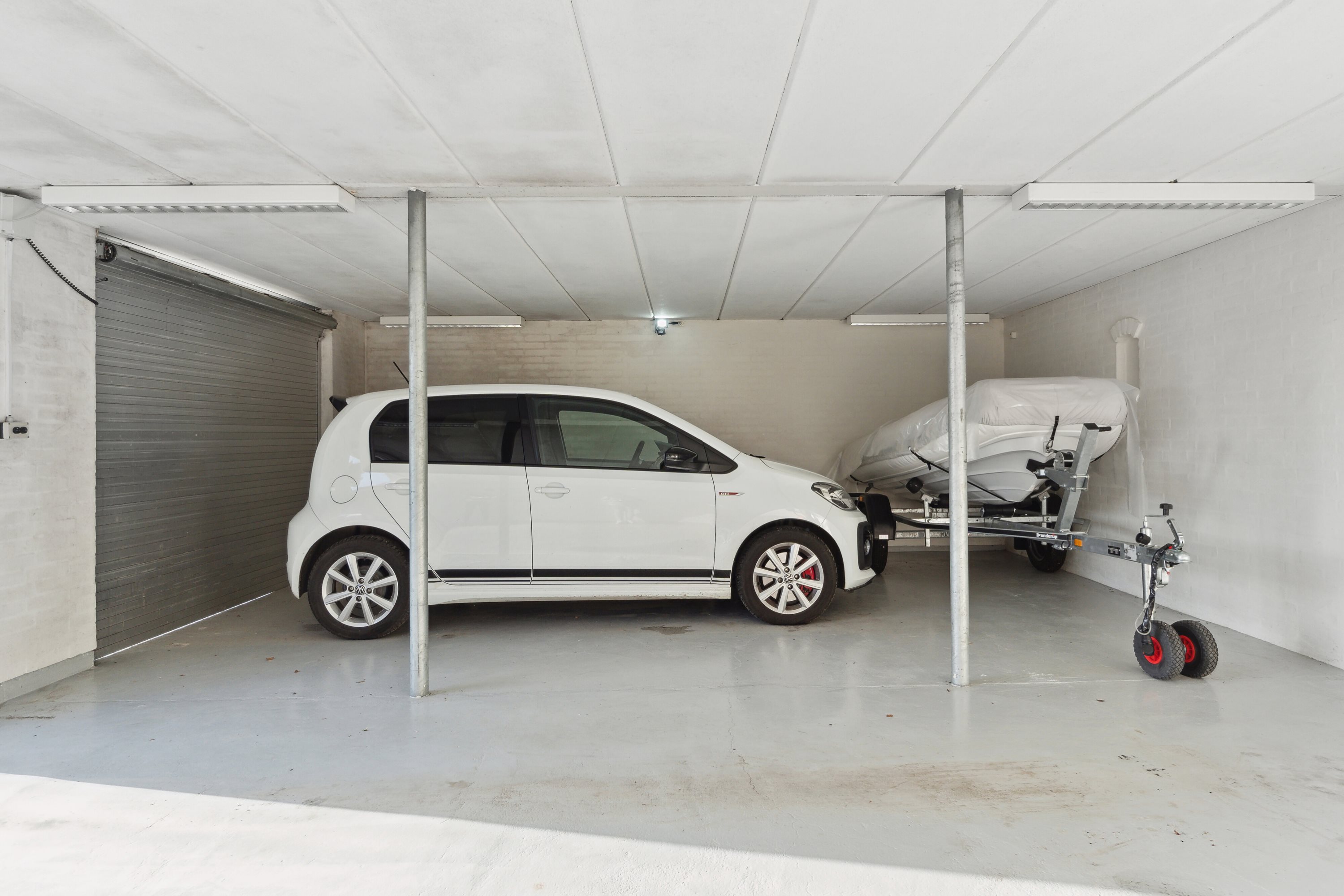 Fremhævet garage billede i fuldskærmstilstand. Billede af Sætting Strandvej 32, 5700 Svendborg