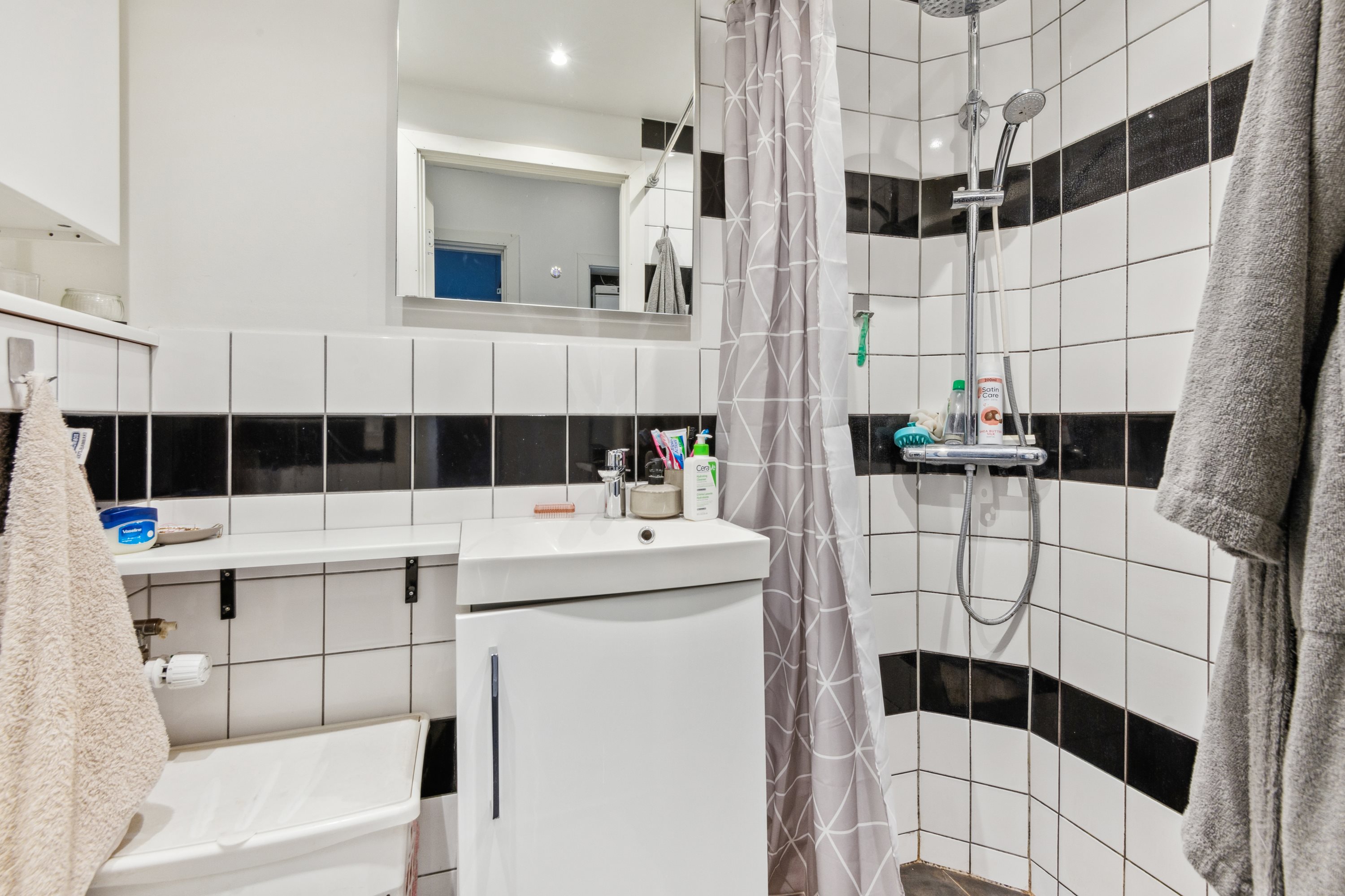 Fremhævet badeværelse billede i fuldskærmstilstand. Billede af Gertrud Rasks Vej 83, st.., 9210 Aalborg SØ