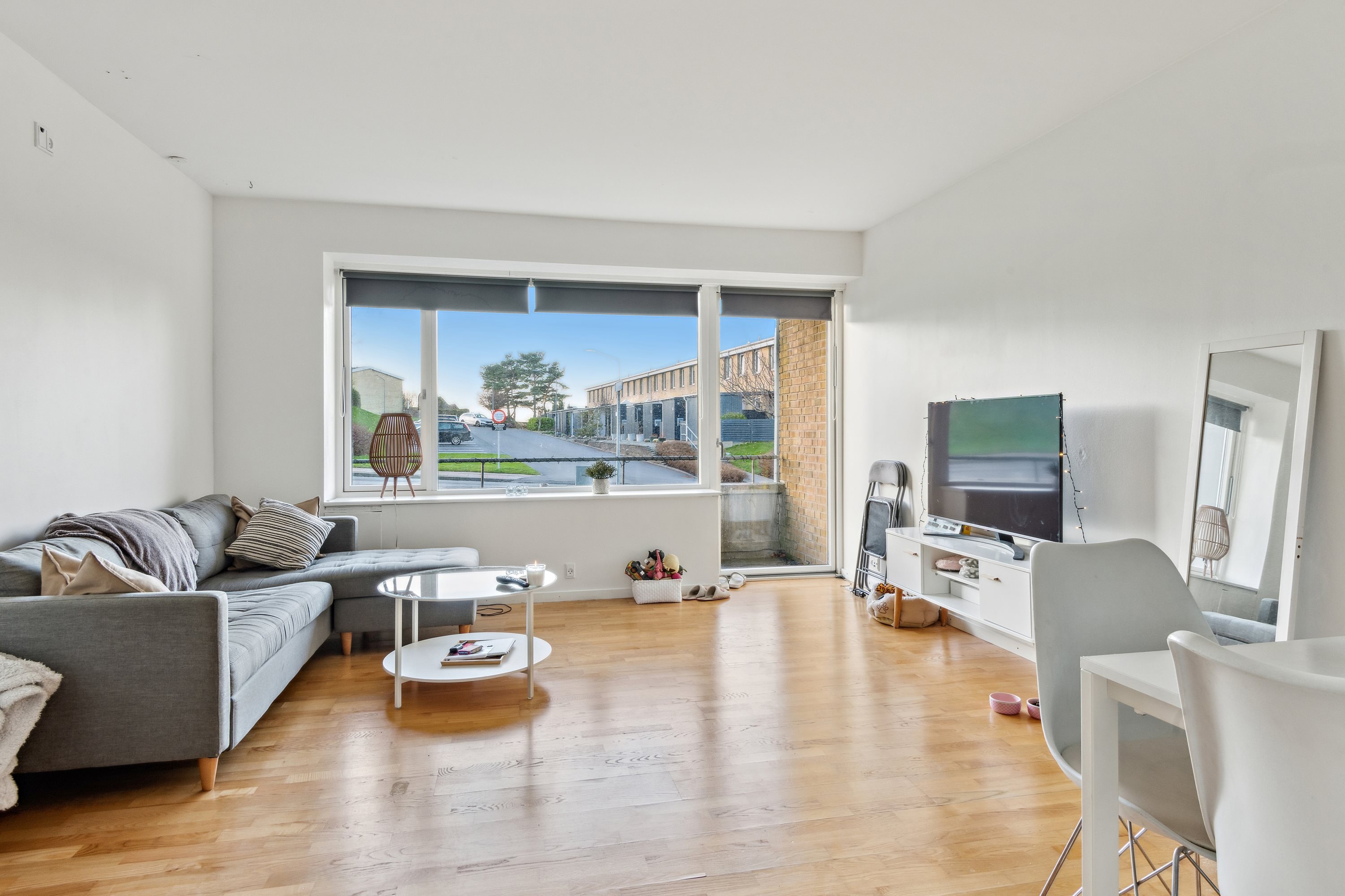 Fremhævet stue billede i fuldskærmstilstand. Billede af Gertrud Rasks Vej 83, st.., 9210 Aalborg SØ