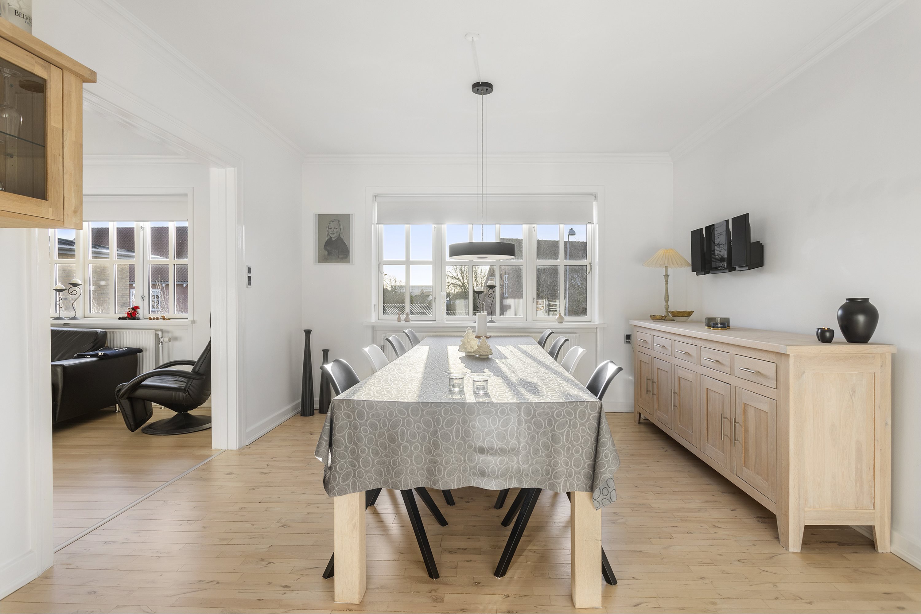 Fremhævet spisestue billede i fuldskærmstilstand. Billede af Kløvermarksvej 11, 9800 Hjørring