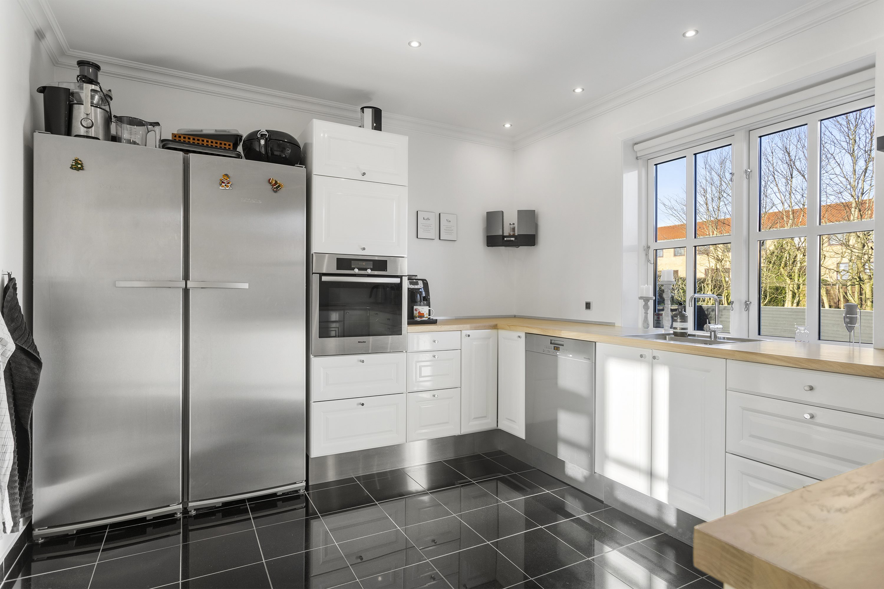 Fremhævet køkken billede i fuldskærmstilstand. Billede af Kløvermarksvej 11, 9800 Hjørring