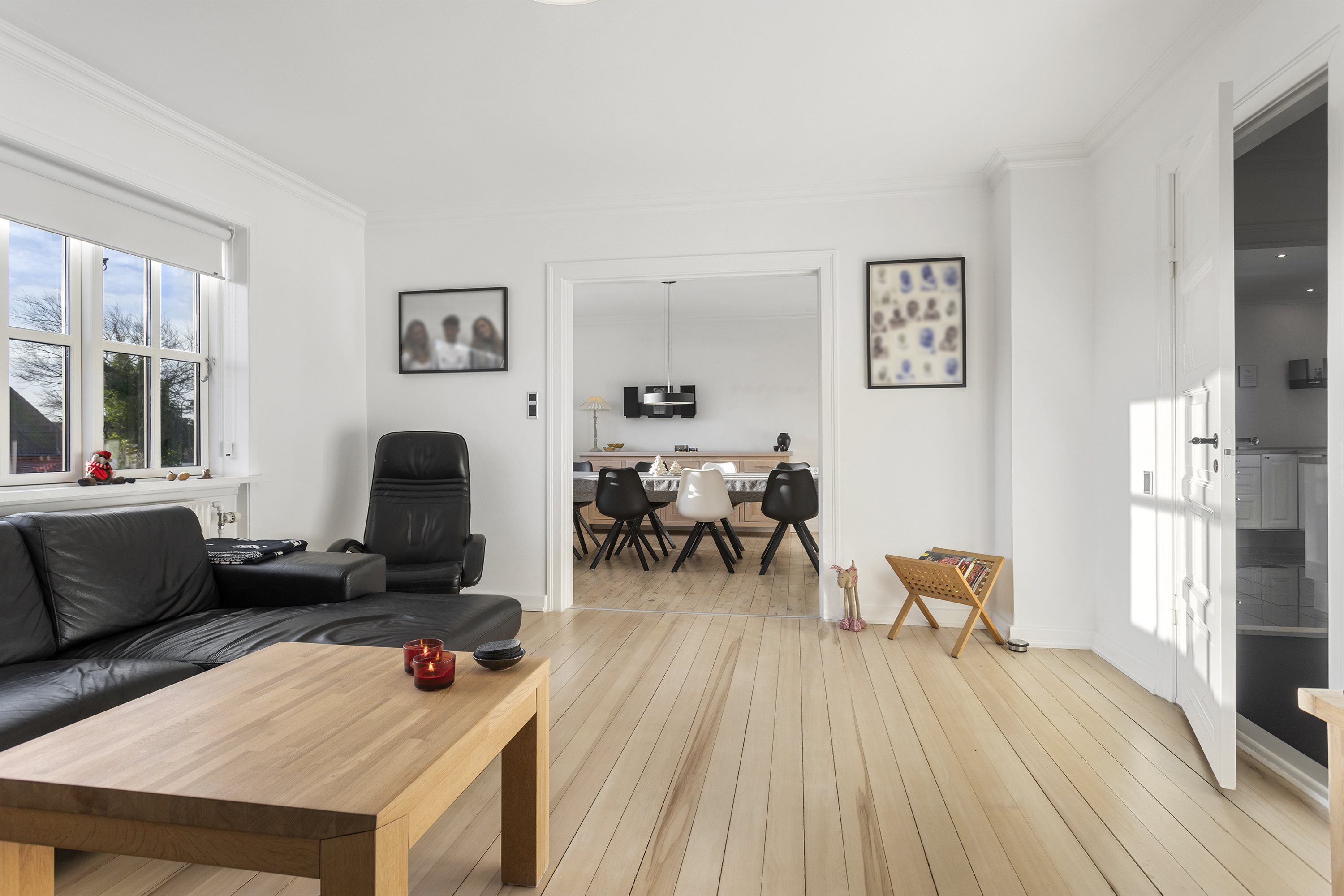 Fremhævet stue billede i fuldskærmstilstand. Billede af Kløvermarksvej 11, 9800 Hjørring