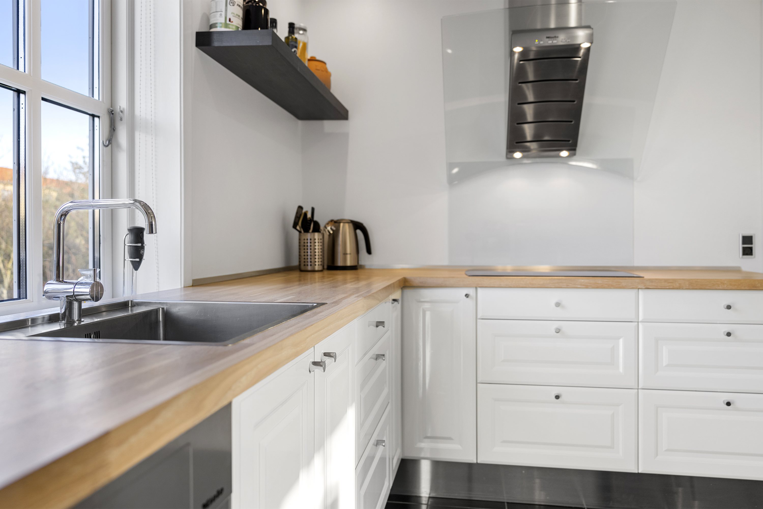 Fremhævet køkken billede i fuldskærmstilstand. Billede af Kløvermarksvej 11, 9800 Hjørring