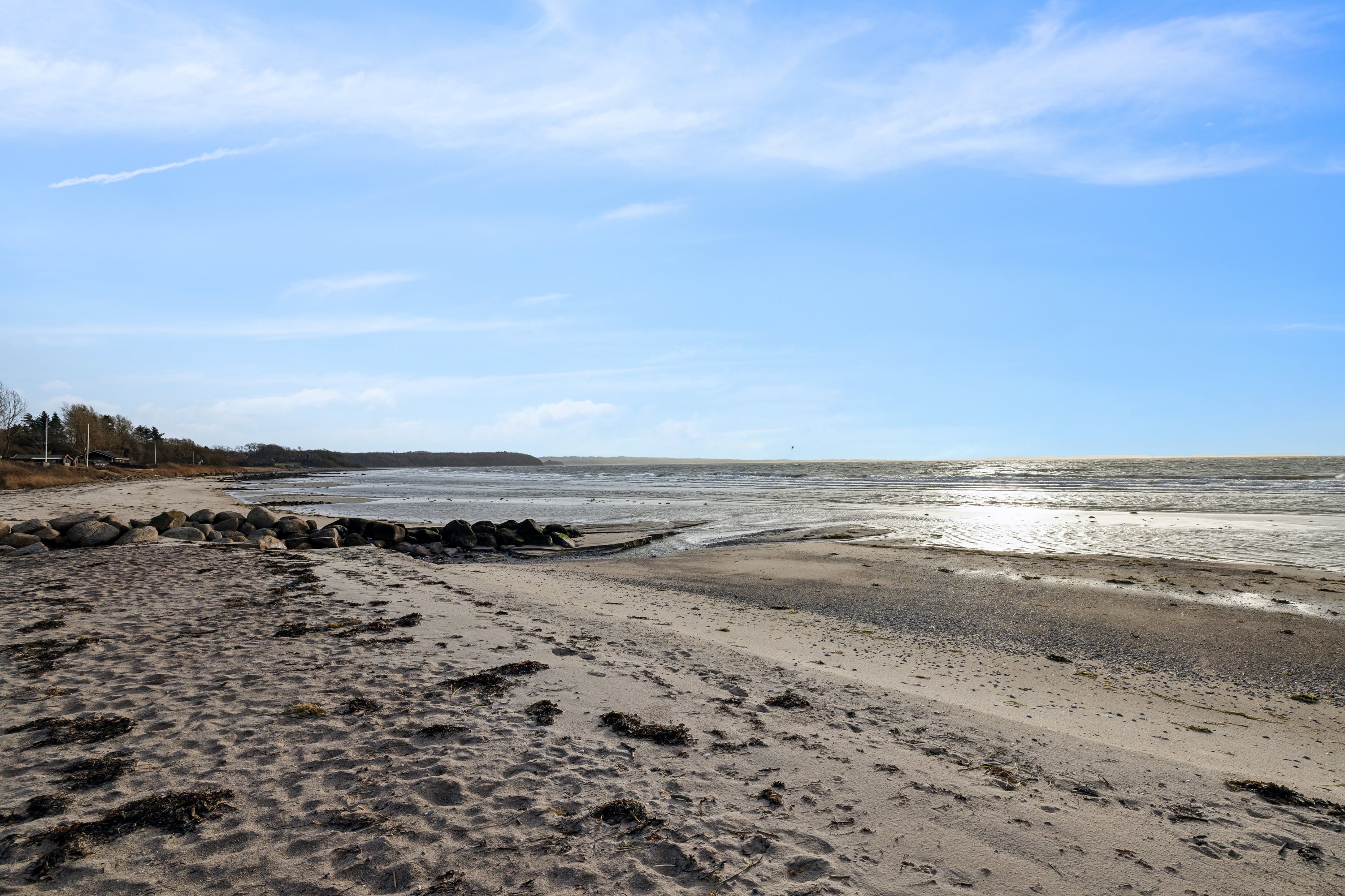 Fremhævet ejendom 1 billede i fuldskærmstilstand. Billede af Strandvejen 6C, Følle Strand, 8410 Rønde