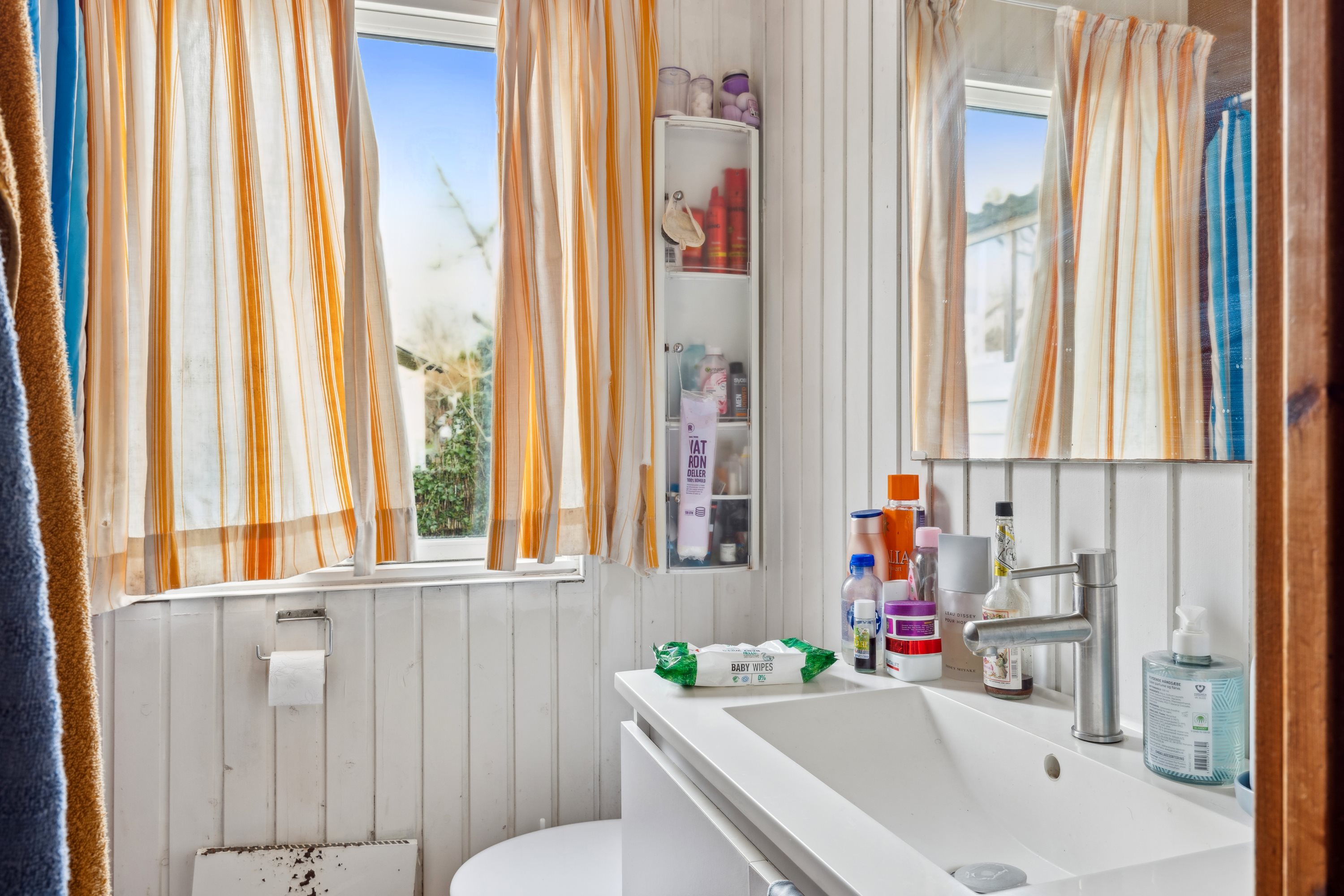 Fremhævet badeværelse billede i fuldskærmstilstand. Billede af Strandvejen 6C, Følle Strand, 8410 Rønde