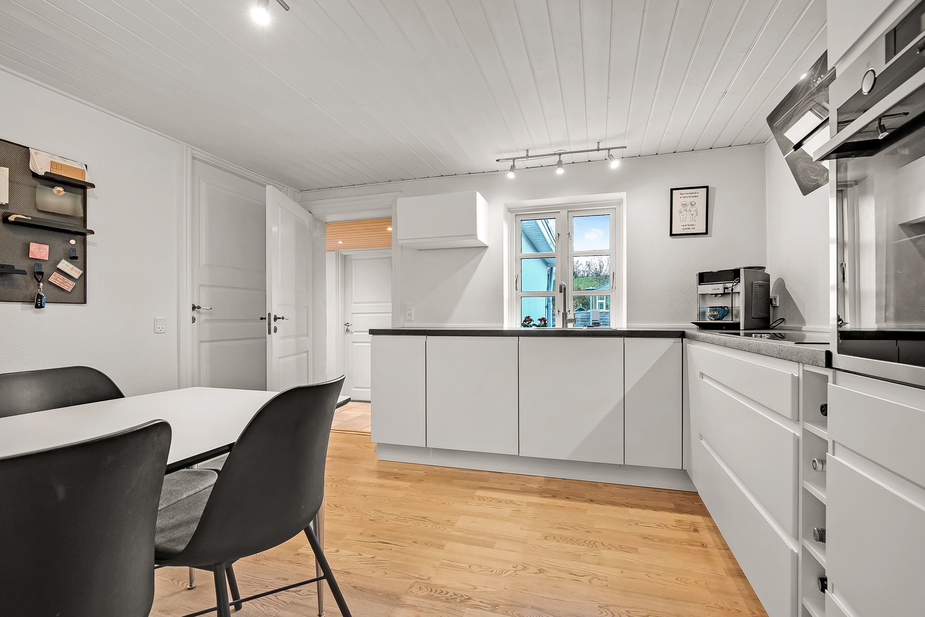 Fremhævet køkken billede i fuldskærmstilstand. Billede af Stenholt 1, 6092 Sønder Stenderup