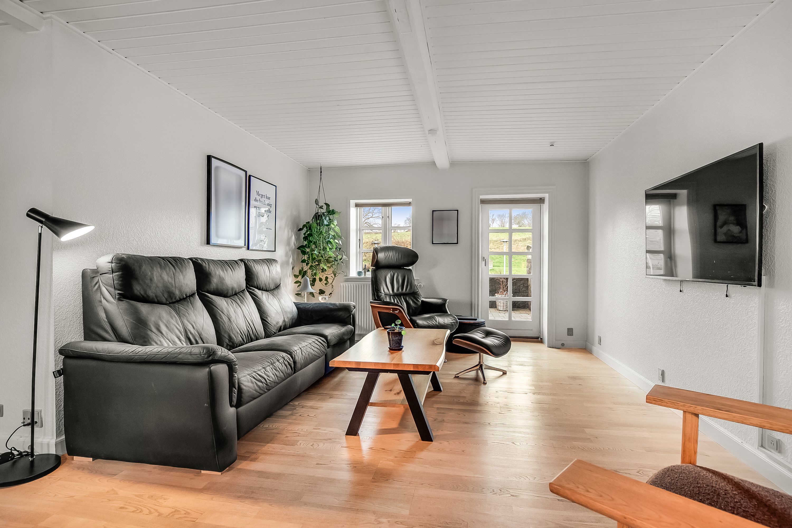 Fremhævet stue billede i fuldskærmstilstand. Billede af Stenholt 1, 6092 Sønder Stenderup