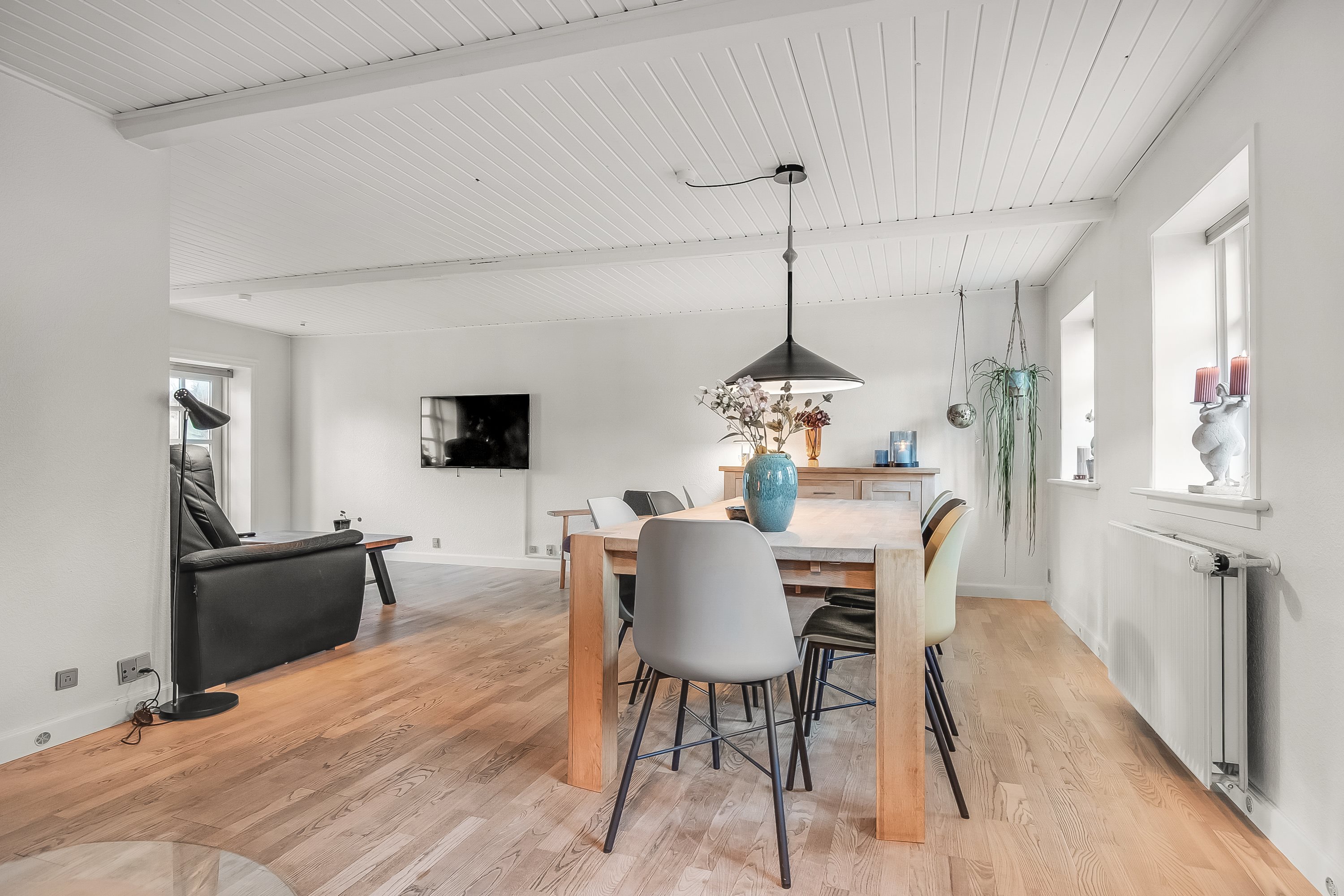 Fremhævet stue billede i fuldskærmstilstand. Billede af Stenholt 1, 6092 Sønder Stenderup